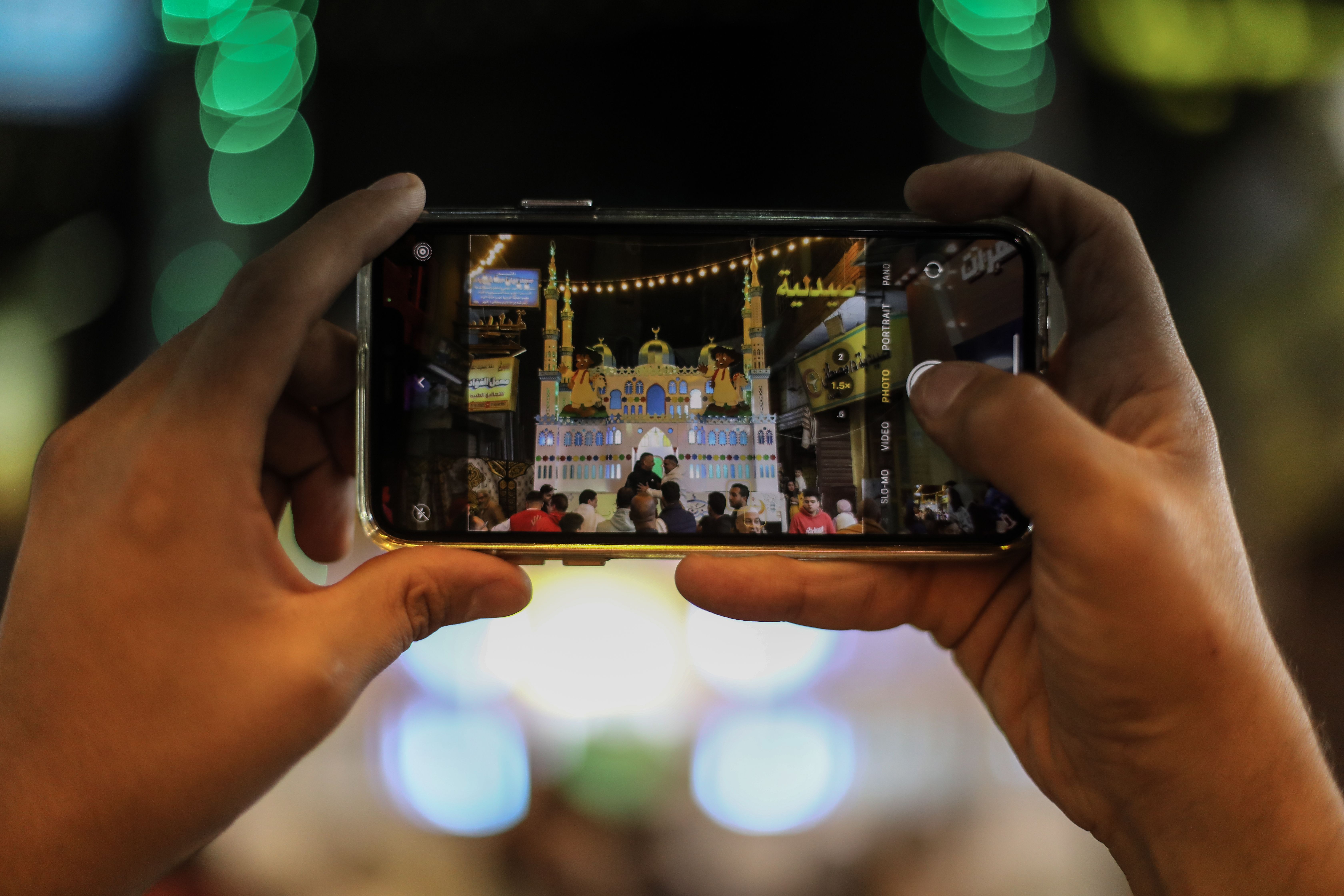 Mısır'da 40 yıllık gelenek! Ramazan'ın gelişi cami şeklinde dev fenerle kutlandı - 3. Resim