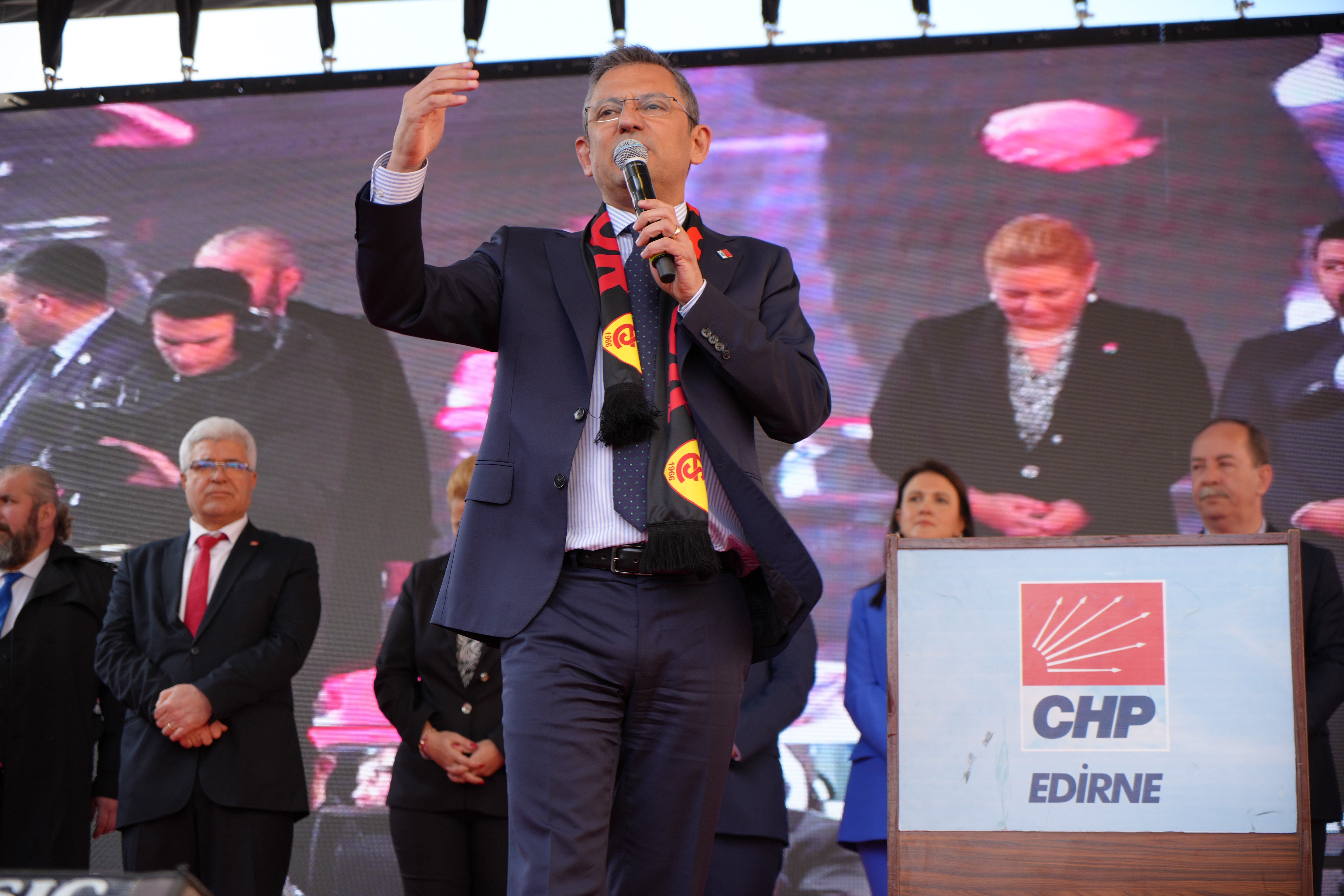 Özgür Özel CHP'den İYİ Parti'ye geçen Edirne başkan adayını hedef aldı - 1. Resim