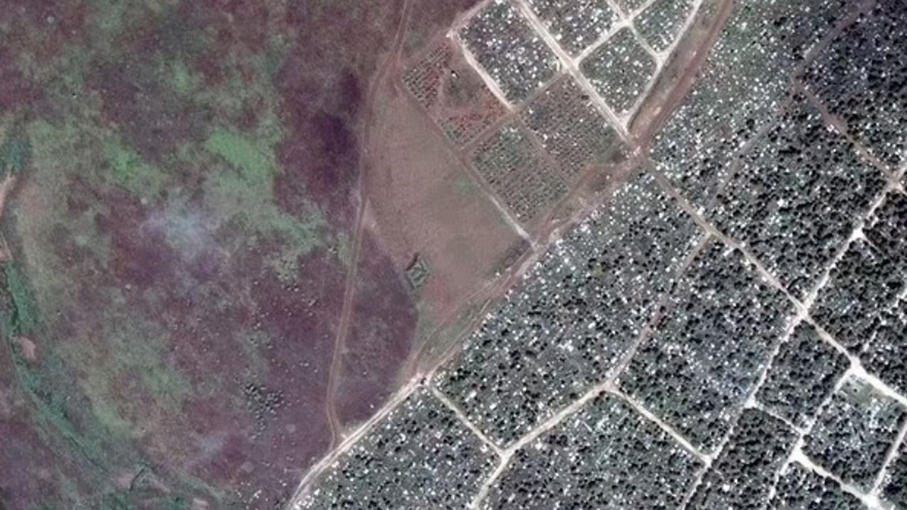 Rusya-Ukrayna savaşının boyutu uydu fotoğraflarında! Ölü sayısı arttı, mezarlıklar genişledi - 3. Resim