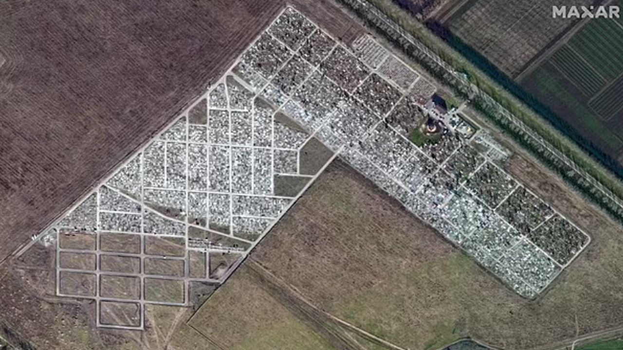 Rusya-Ukrayna savaşının boyutu uydu fotoğraflarında! Ölü sayısı arttı, mezarlıklar genişledi - 6. Resim