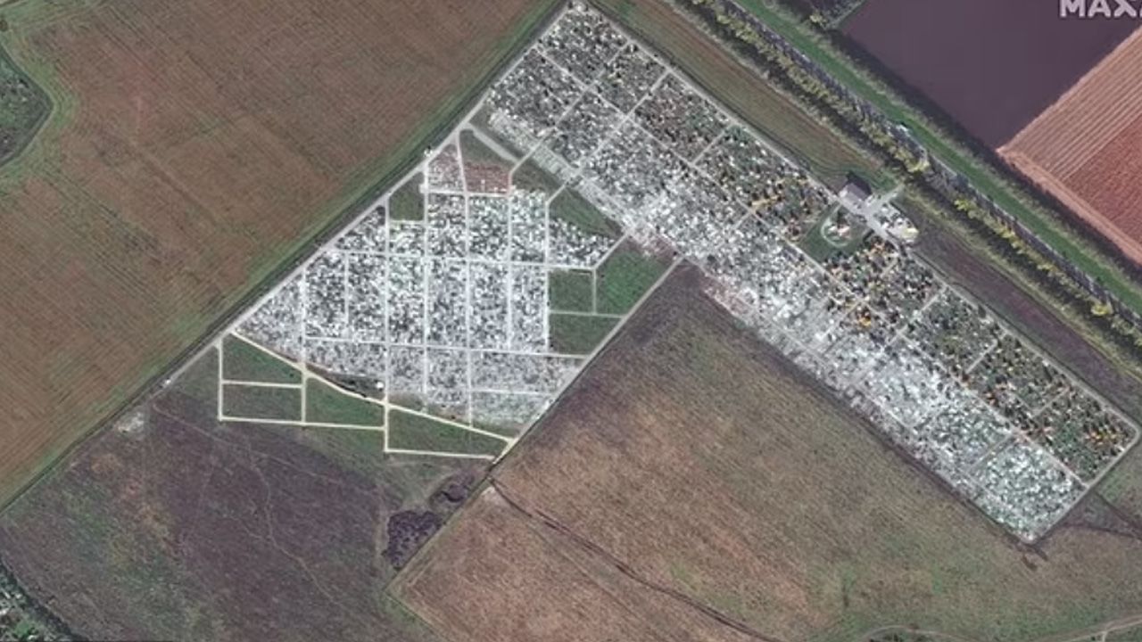 Rusya-Ukrayna savaşının boyutu uydu fotoğraflarında! Ölü sayısı arttı, mezarlıklar genişledi - 5. Resim