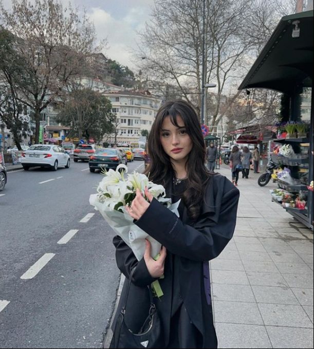 Yan Oda Şelale kimdir, gerçek adı ne? Yan Oda Şelale kimdir, gerçek adı ne? - 1. Resim