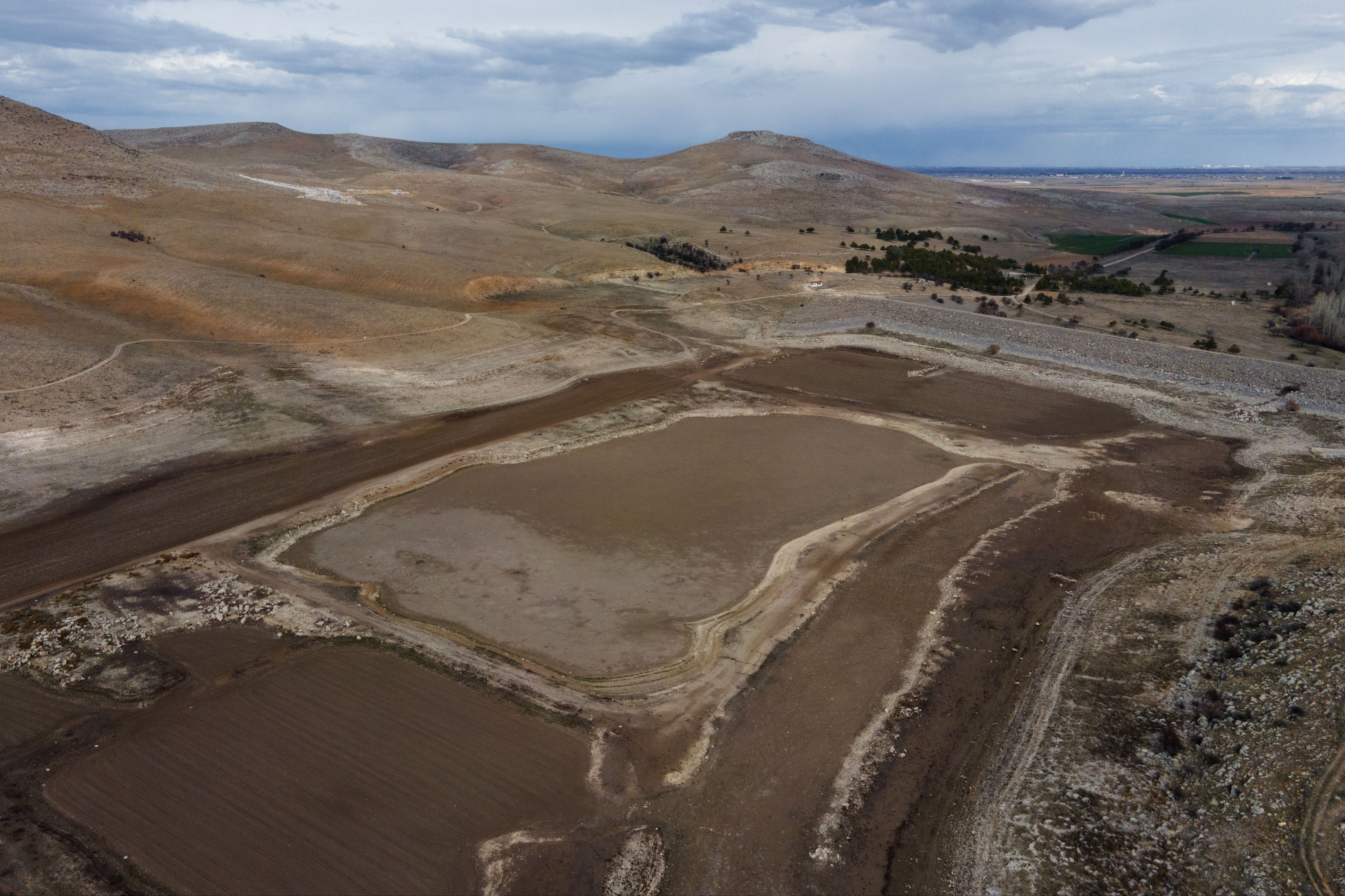 64 yıl sonra acı manzara: Konya'daki May Barajı'nda bir damla su kalmadı - 1. Resim