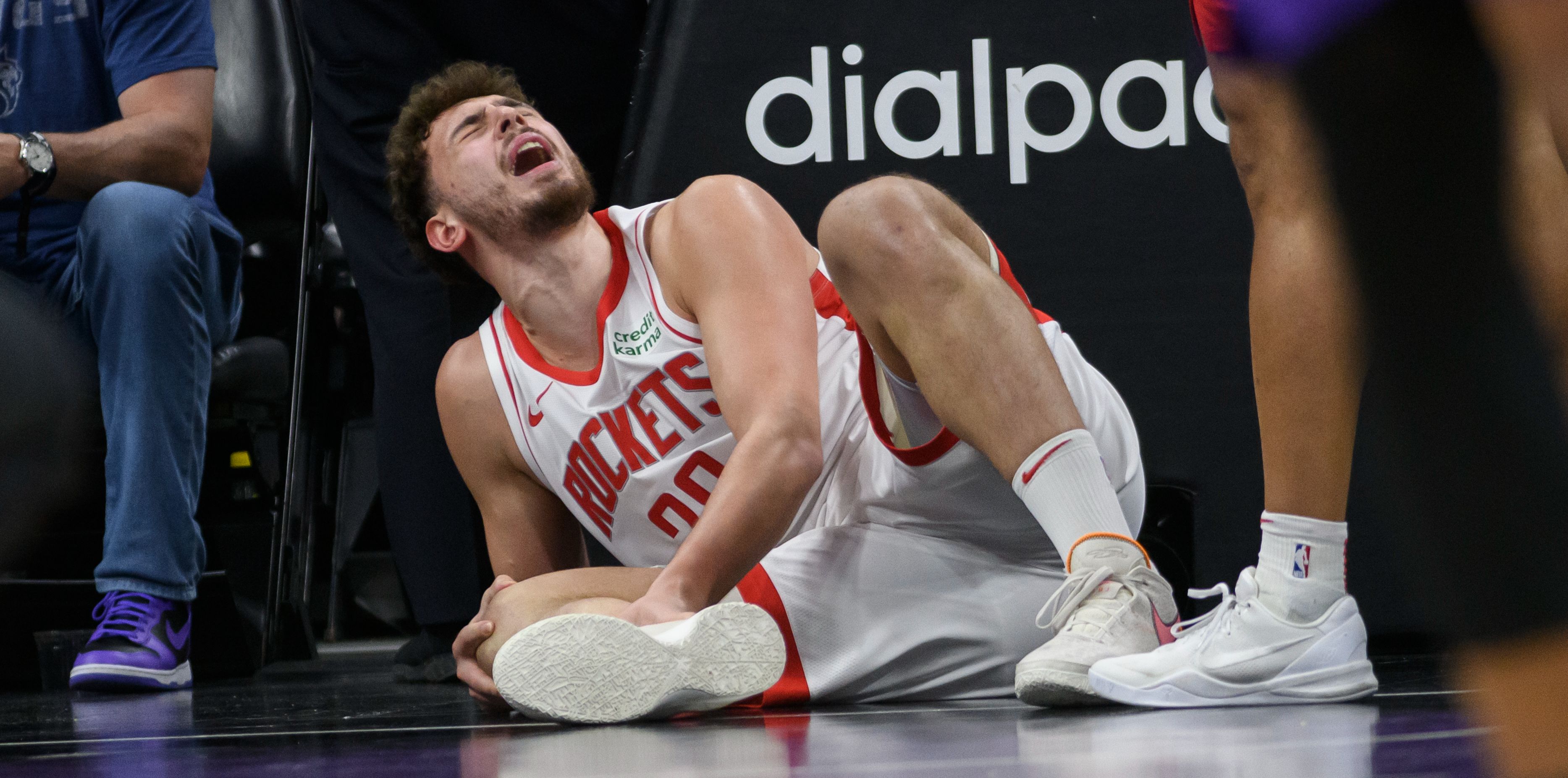 Alperen Şengün'den kötü haber! Sahayı tekerlekli sandalyeyle terk etti Alperen Şengün'den kötü haber! Sahayı tekerlekli sandalyeyle terk etti - 1. Resim