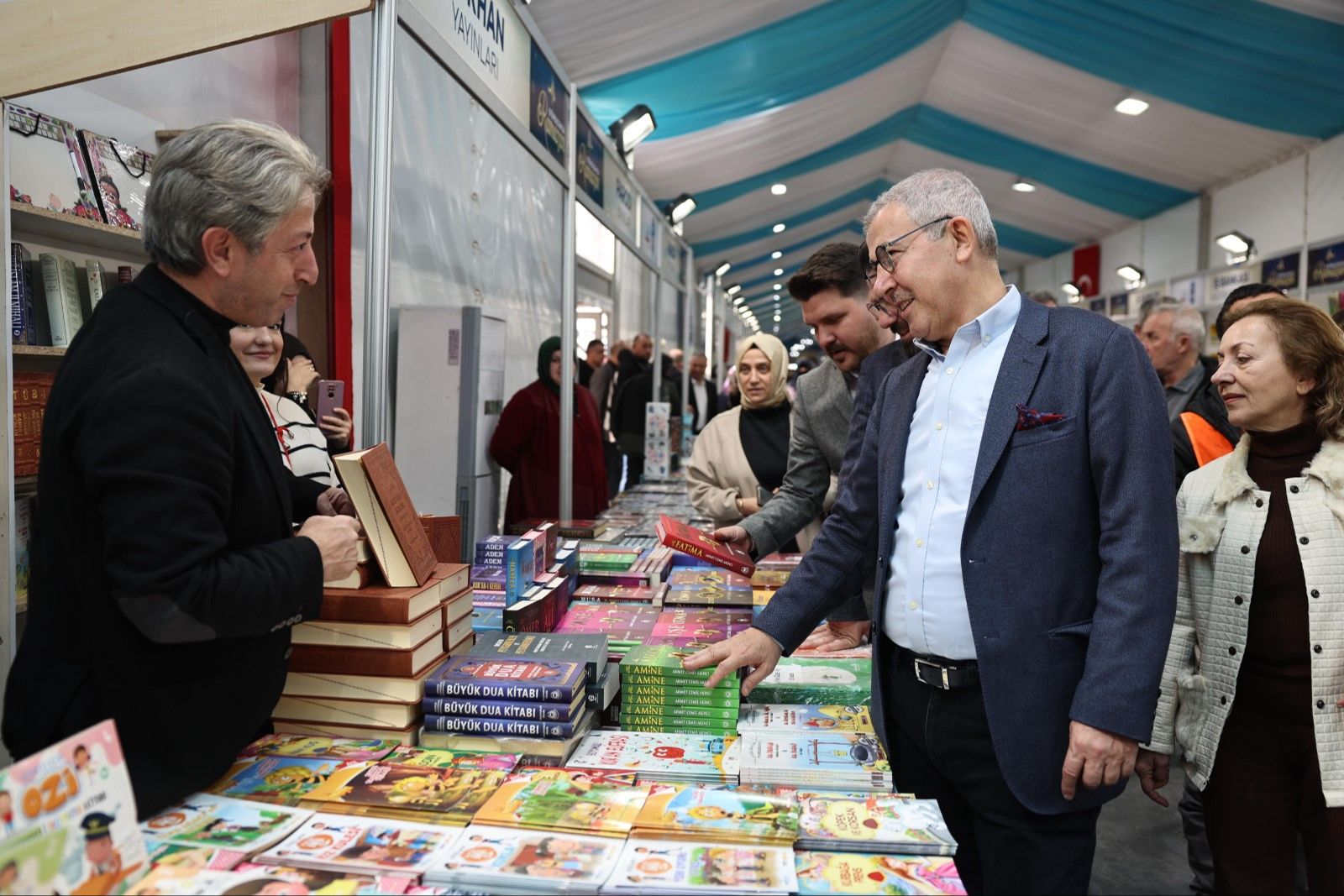 Bir Ramazan geleneğine dönüştü! Eyüpsultan Kitap Fuarı kapılarını açtı - 1. Resim