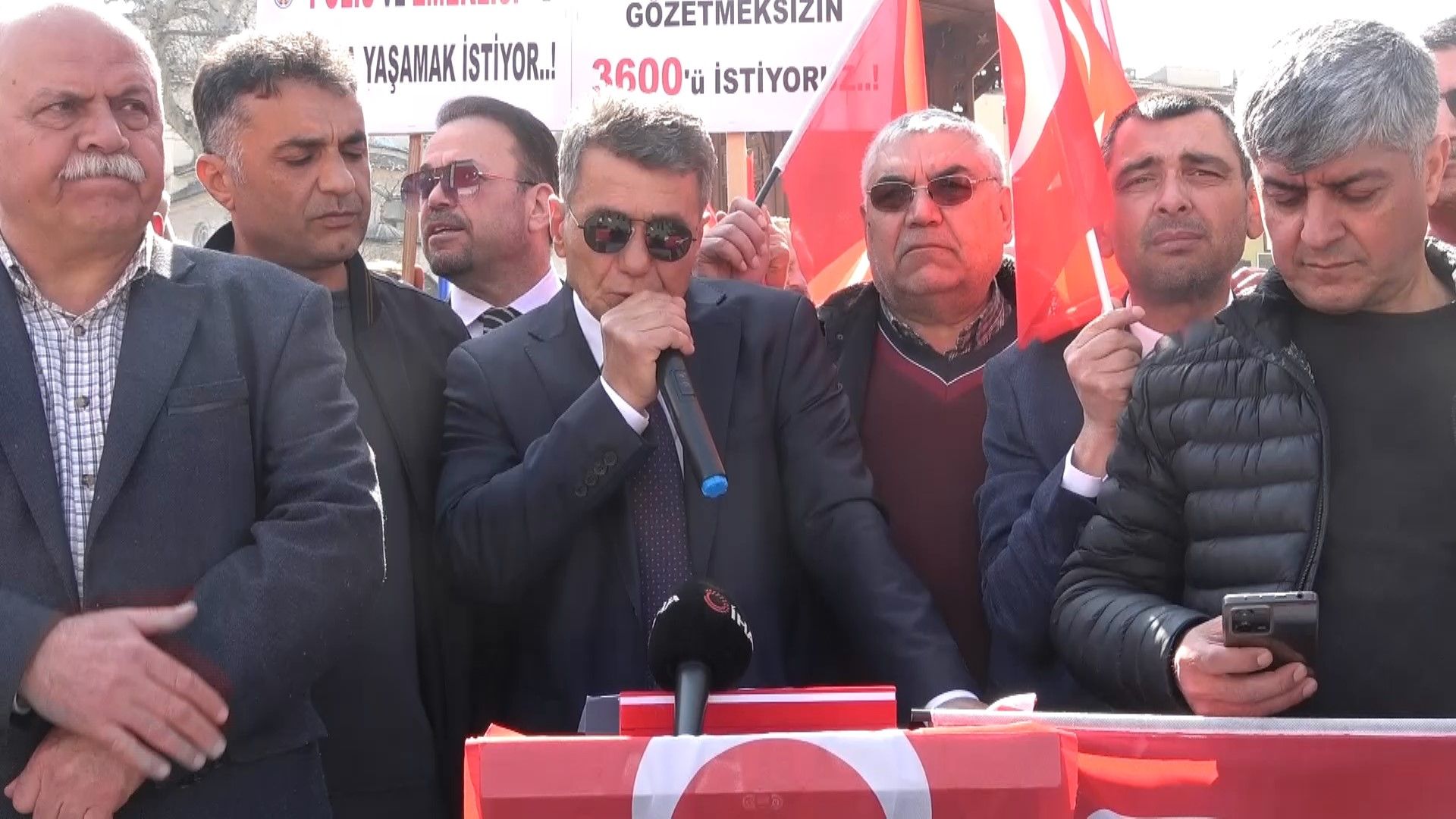 Emekli polisler 3600 ek g&ouml;sterge i&ccedil;in meydanlara indi - 2. Resim