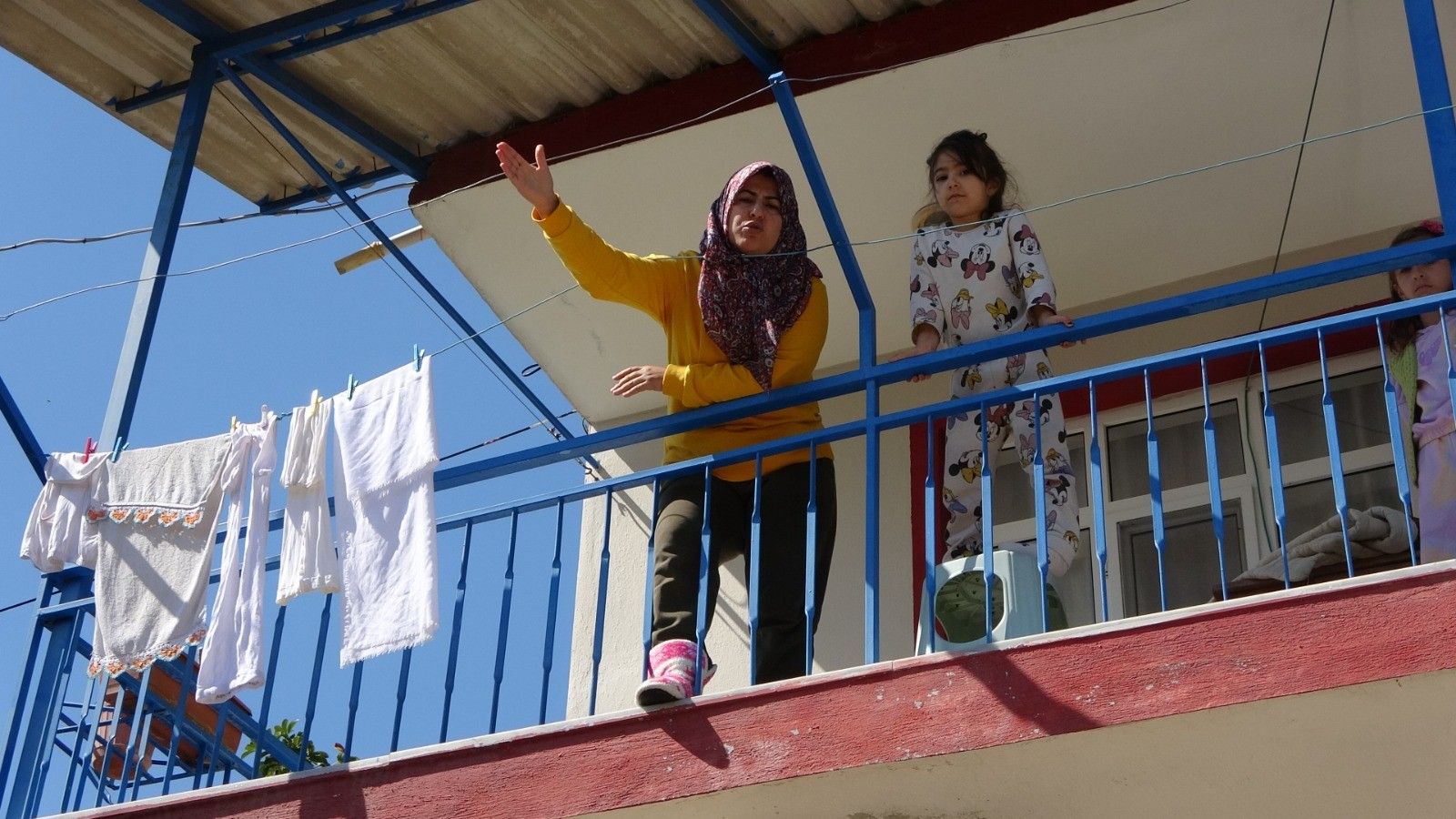 Esrarengiz patlamalar mahalleliyi de muhtarı da isyan ettirdi! 'Köylülerim ayaklanmadan ne olur evi boşaltın' - 3. Resim