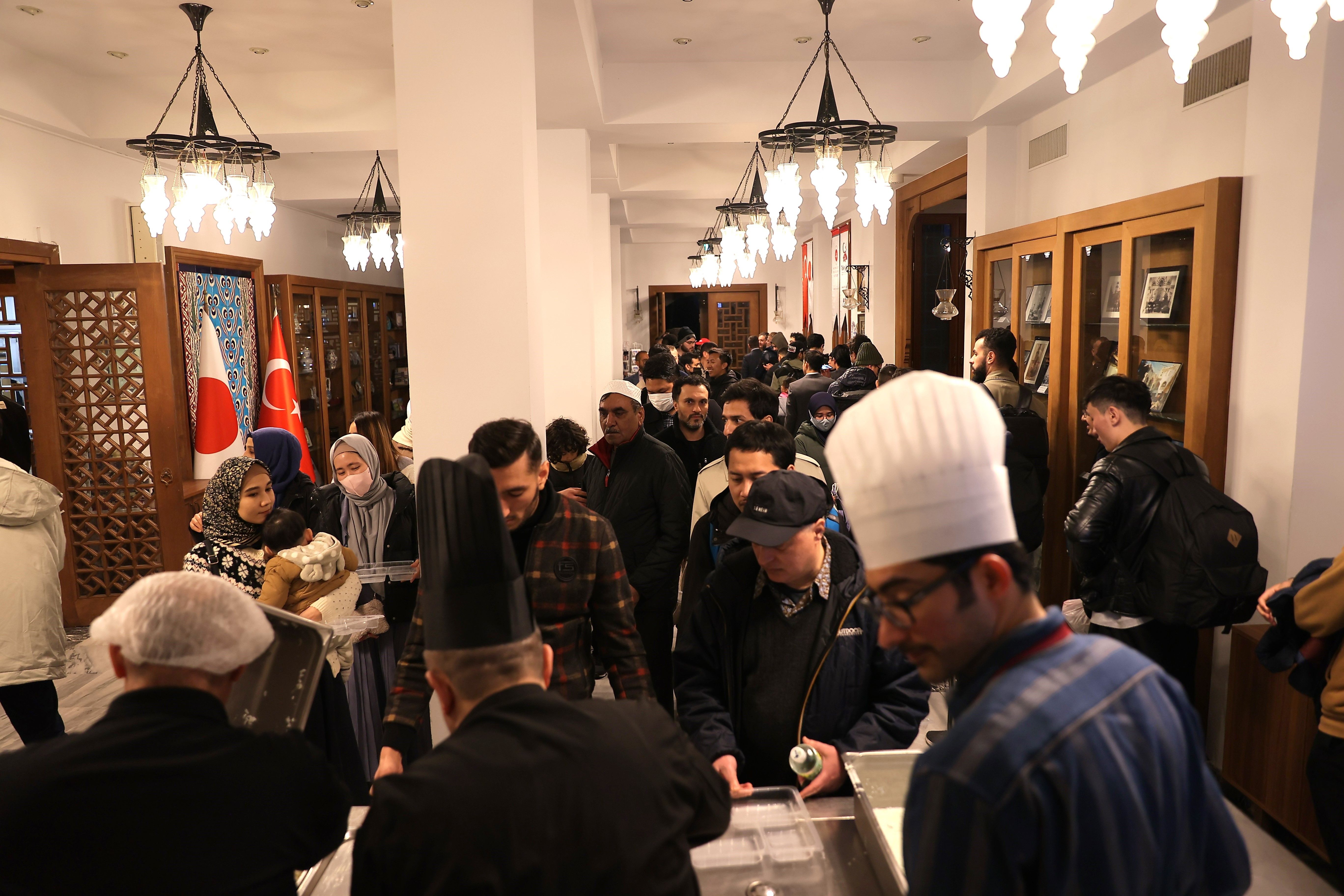 İlk iftar Japonya'da açıldı! İslamiyeti merak eden Japonlar yoğun ilgi gösterdi - 1. Resim