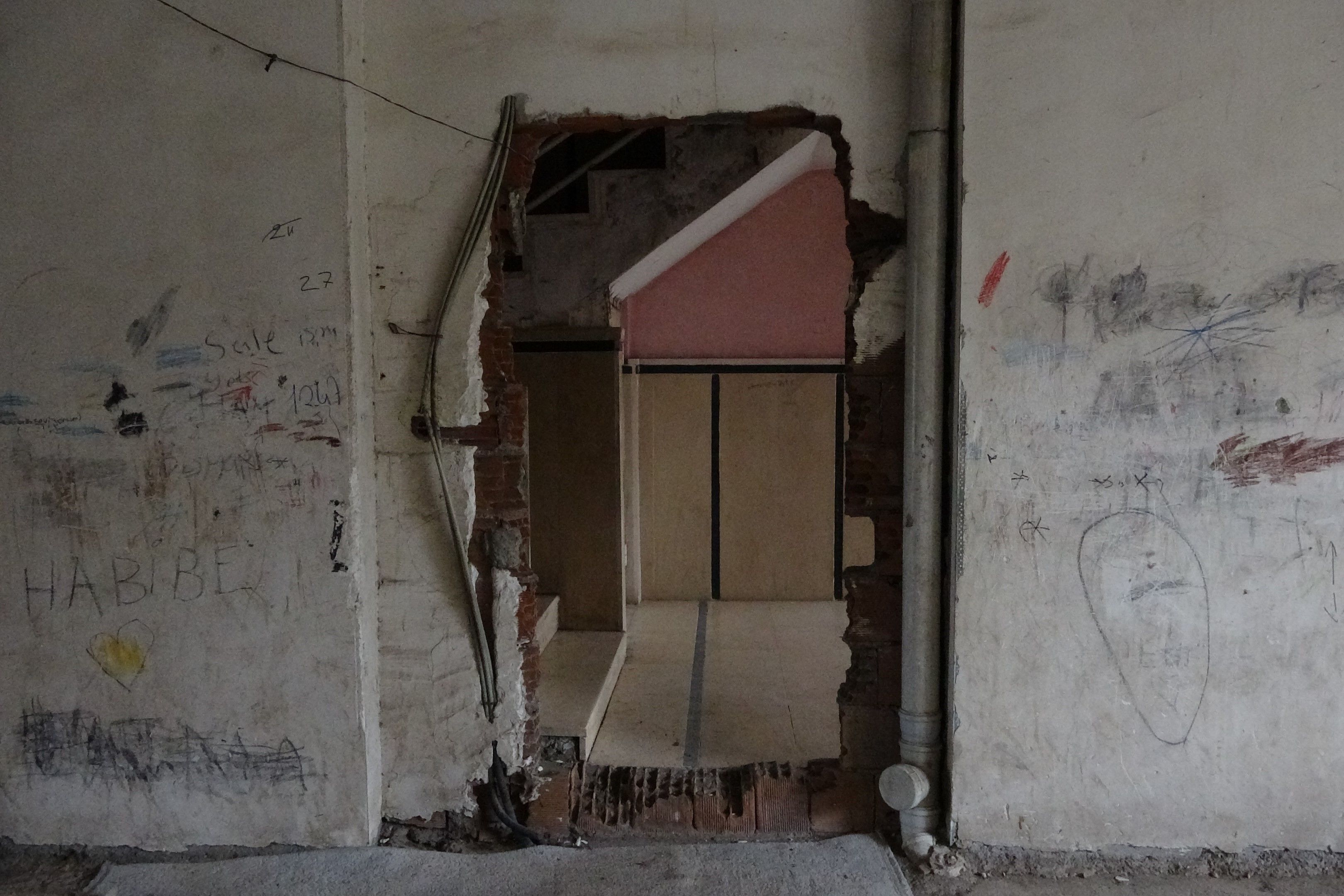 Ne itfaiye ne de ambulans ne de oturanlar girebiliyor... Diyarbakır'da herkesi hayrete düşüren bina Ne itfaiye ne de ambulans ne de oturanlar girebiliyor... Diyarbakır'da herkesi hayrete düşüren bina - 4. Resim