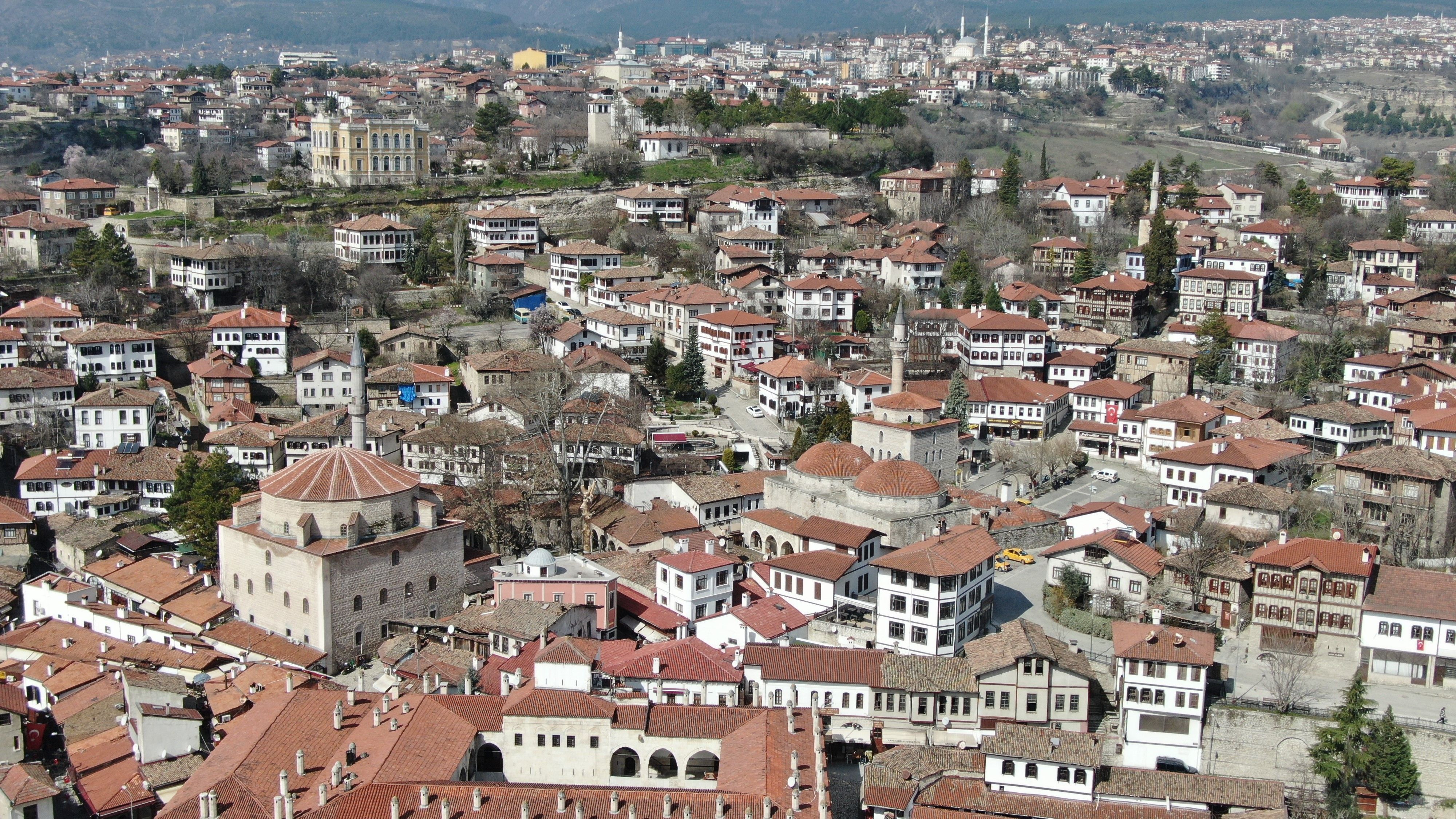 'Osmanlı'nın parmak izi'ndeki asırlık camilerde Ramazan coşkusu - 1. Resim