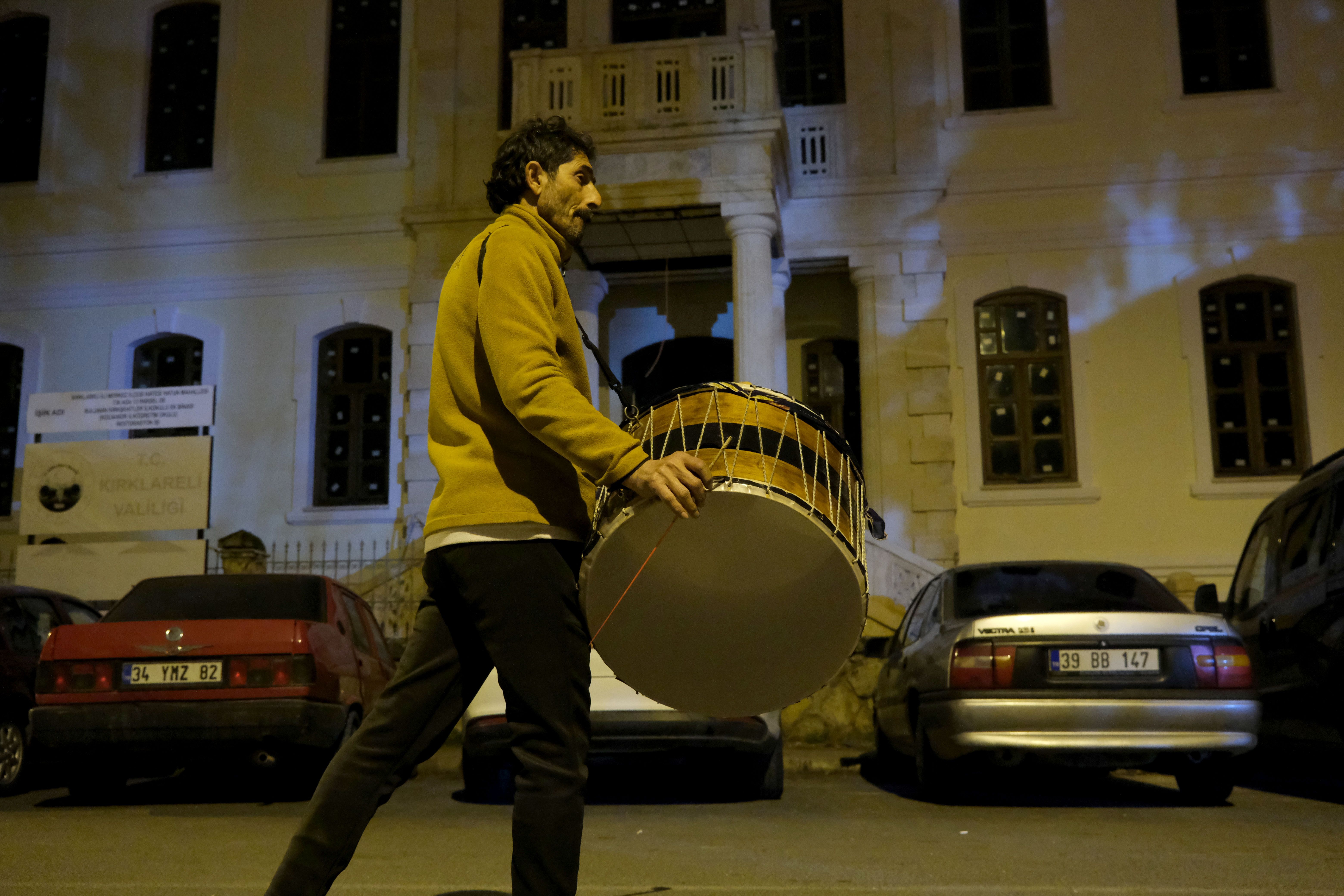 Ramazan davulcularının mesaisi başladı, vatandaşlar ilk sahura uyandırıldı - 1. Resim