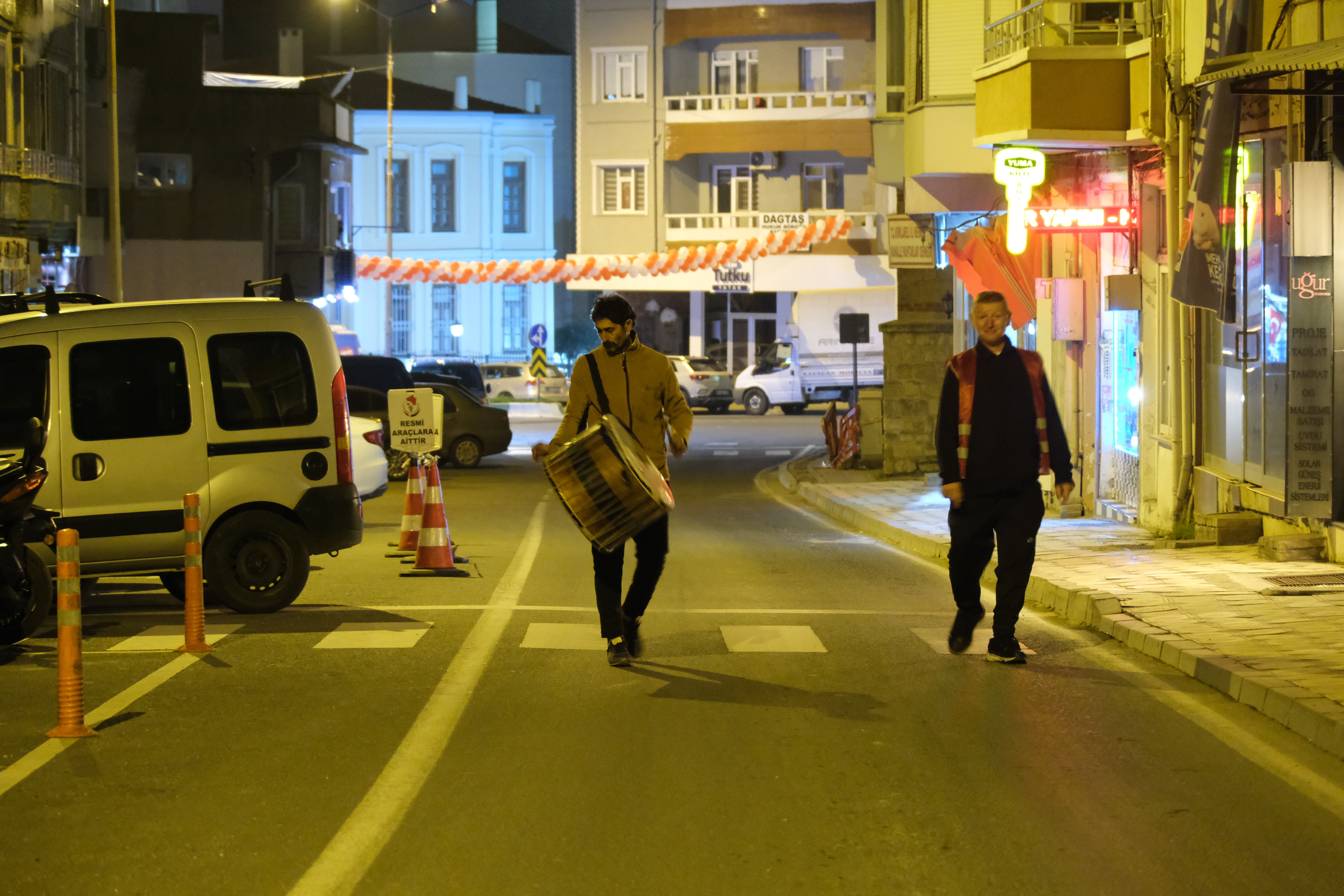 Ramazan davulcularının mesaisi başladı, vatandaşlar ilk sahura uyandırıldı - 2. Resim