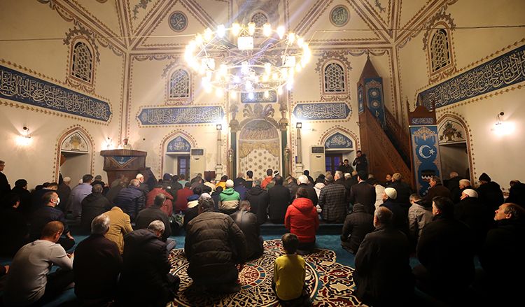 Teravih namazı 8 rekat kılınır mı? Teravih namazı 8 rekat mı, 20 rekat mı? - 1. Resim