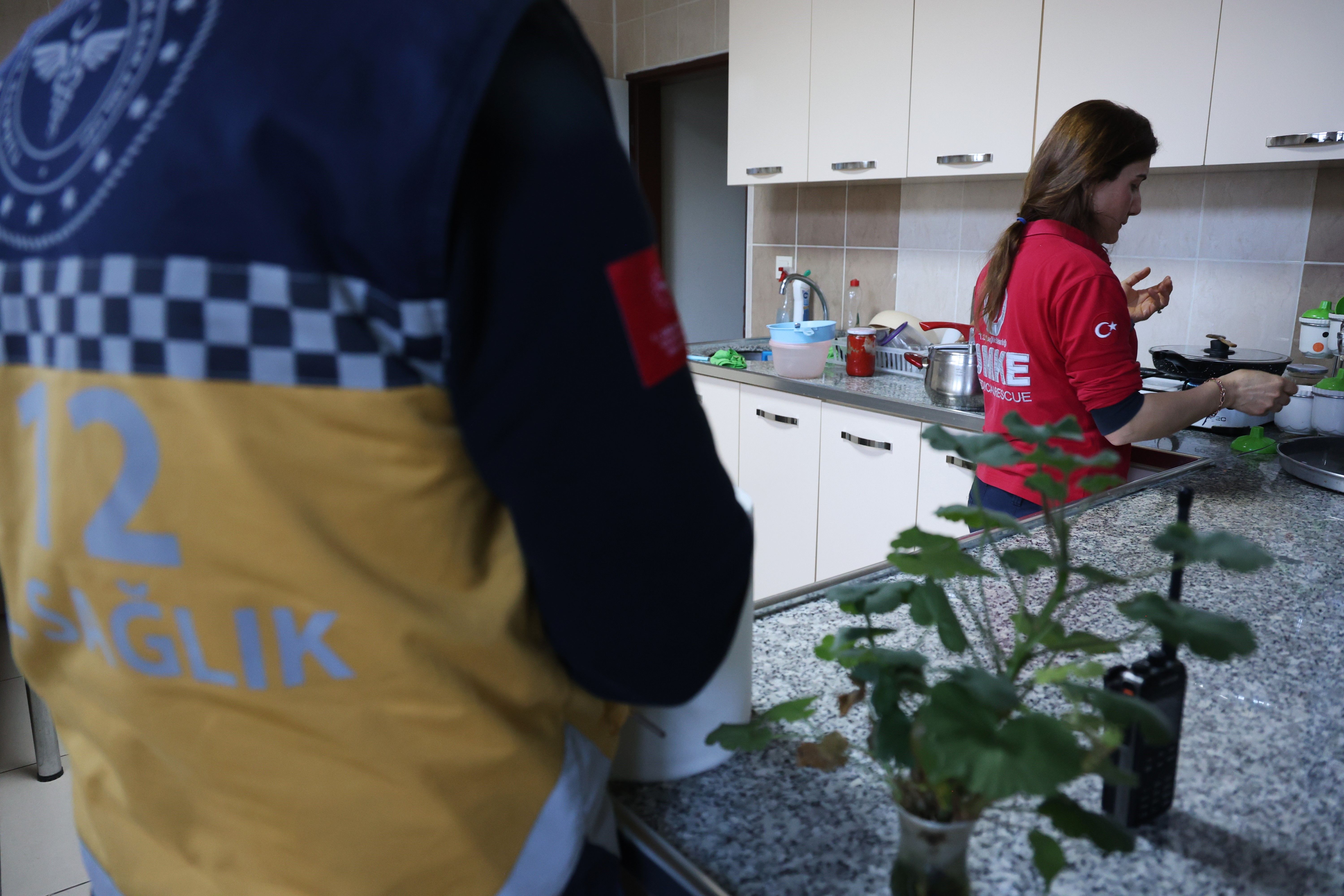 Türkiye iftar sofrasında: Sultanahmet'te geleneksel top patladı - 5. Resim