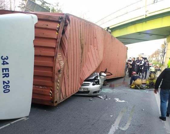 Bakırköy'de 4 kişi hayatını kaybetmişti! Yeni görüntüler ortaya çıktı, tır şoförü tutuklandı Bakırköy’de 4 kişinin hayatını kaybettiği kazaya ilişkin yeni görüntüler - 1. Resim