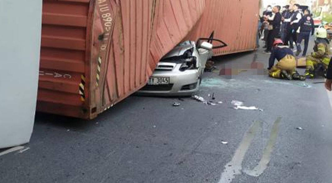 Devrilen tırın altında 4 kişi can vermişti! Şoförün ilk ifadesi ortaya çıktı - 1. Resim