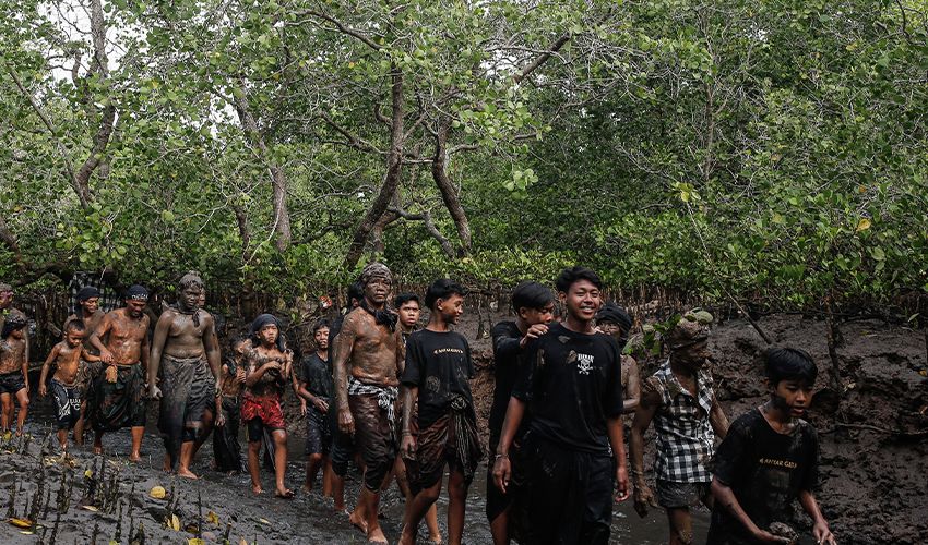 Endonezya'da ‘Sessizlik Günü’ : Çamur banyosu geleneği 60 yıl sonra yeniden canlandı Endonezya'da ‘Sessizlik Günü’ : Çamur banyosu geleneği 60 yıl sonra yeniden canlandı - 6. Resim