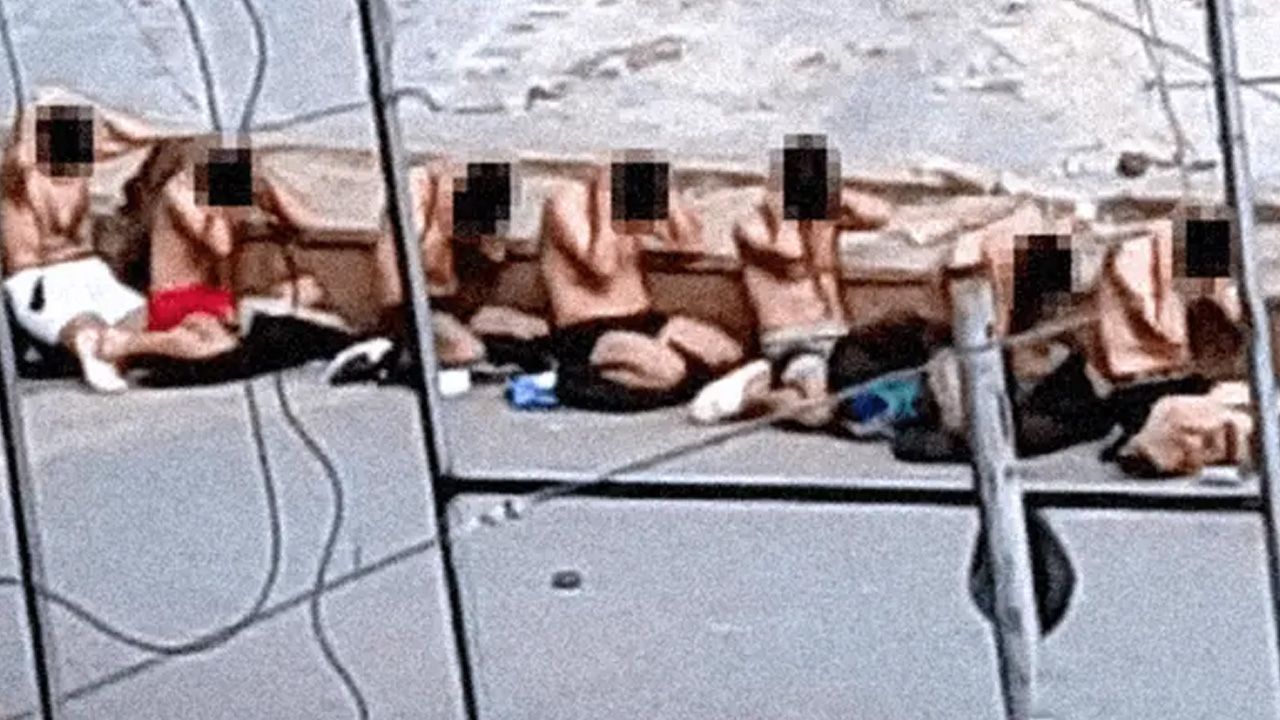 Gazze'de son durum... İsrail zulmü kamerada! Dayak attılar, gözlerini bağladılar, soyunmaya zorladılar - 2. Resim