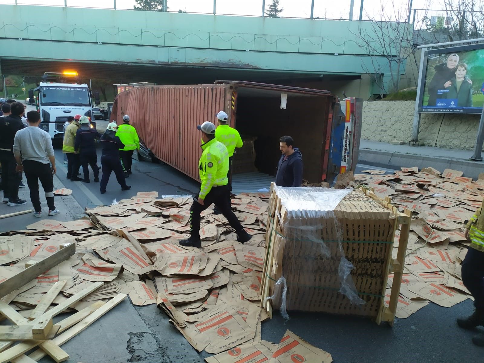 'Ölüm köprüsü'nde facia göz göre göre gelmiş! 2019'da da çarparak devrildiği ortaya çıktı - 4. Resim