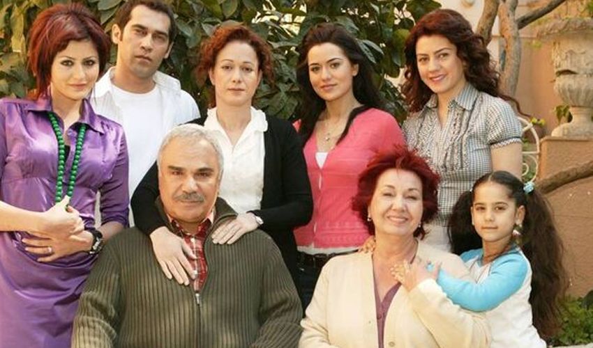 Yaprak Dökümü'nün Hayriye'si Güven Hokna’nın saçlarına aklar düştü! Son hali hayranlarını şaşırttı Yaprak Dökümü'nün Hayriye'si Güven Hokna’nın saçlarına aklar düştü! Son hali hayranlarını şaşırttı - 1. Resim