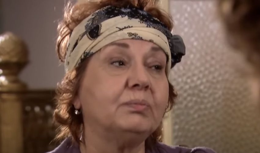 Yaprak Dökümü'nün Hayriye'si Güven Hokna’nın saçlarına aklar düştü! Son hali hayranlarını şaşırttı Yaprak Dökümü'nün Hayriye'si Güven Hokna’nın saçlarına aklar düştü! Son hali hayranlarını şaşırttı - 2. Resim