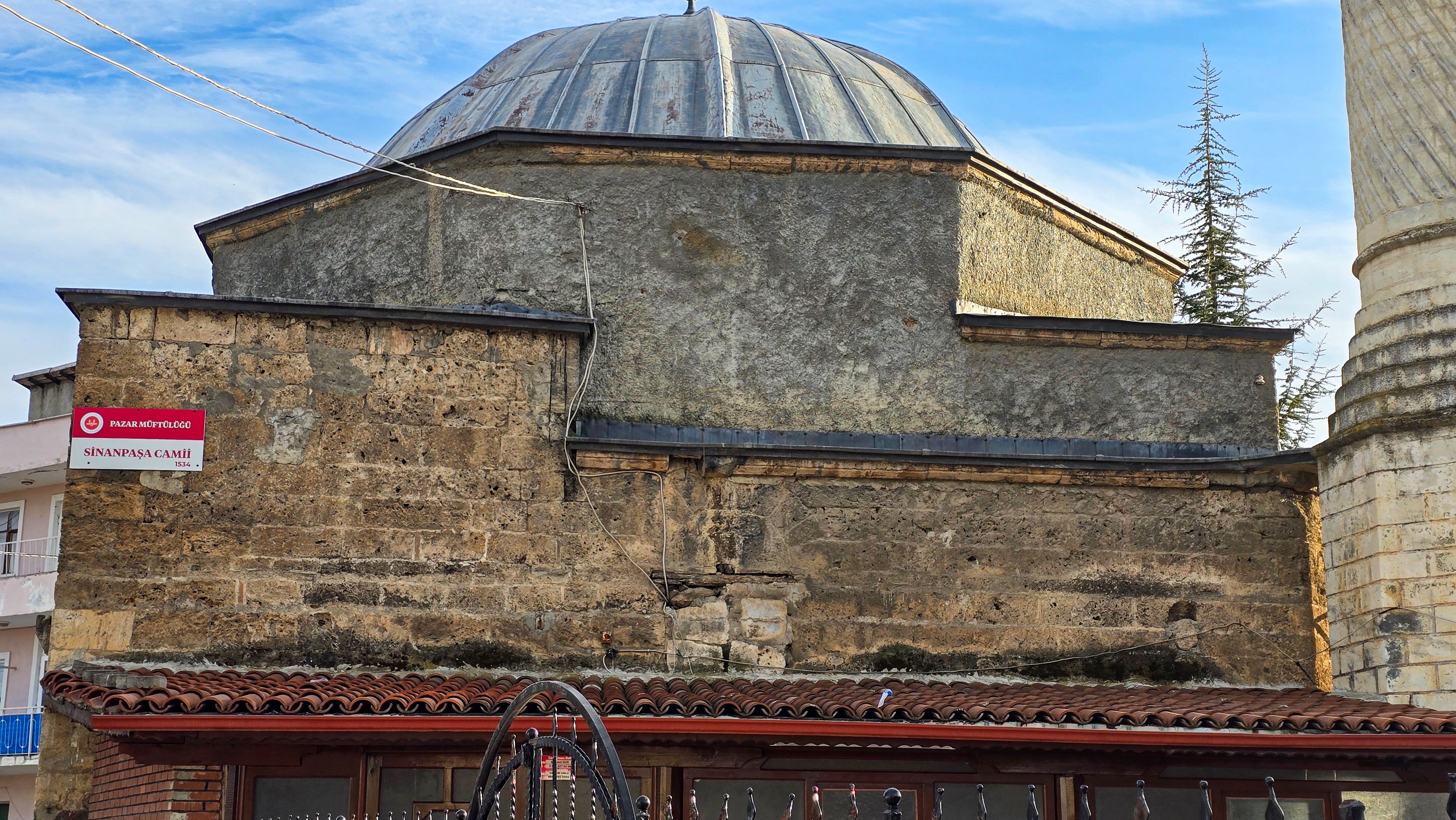 5 asırlık camiye yapılan vandallık tepki çekti! Tokat'taki Sinanpaşa Cami sahip çıkılmayı bekliyor - 1. Resim