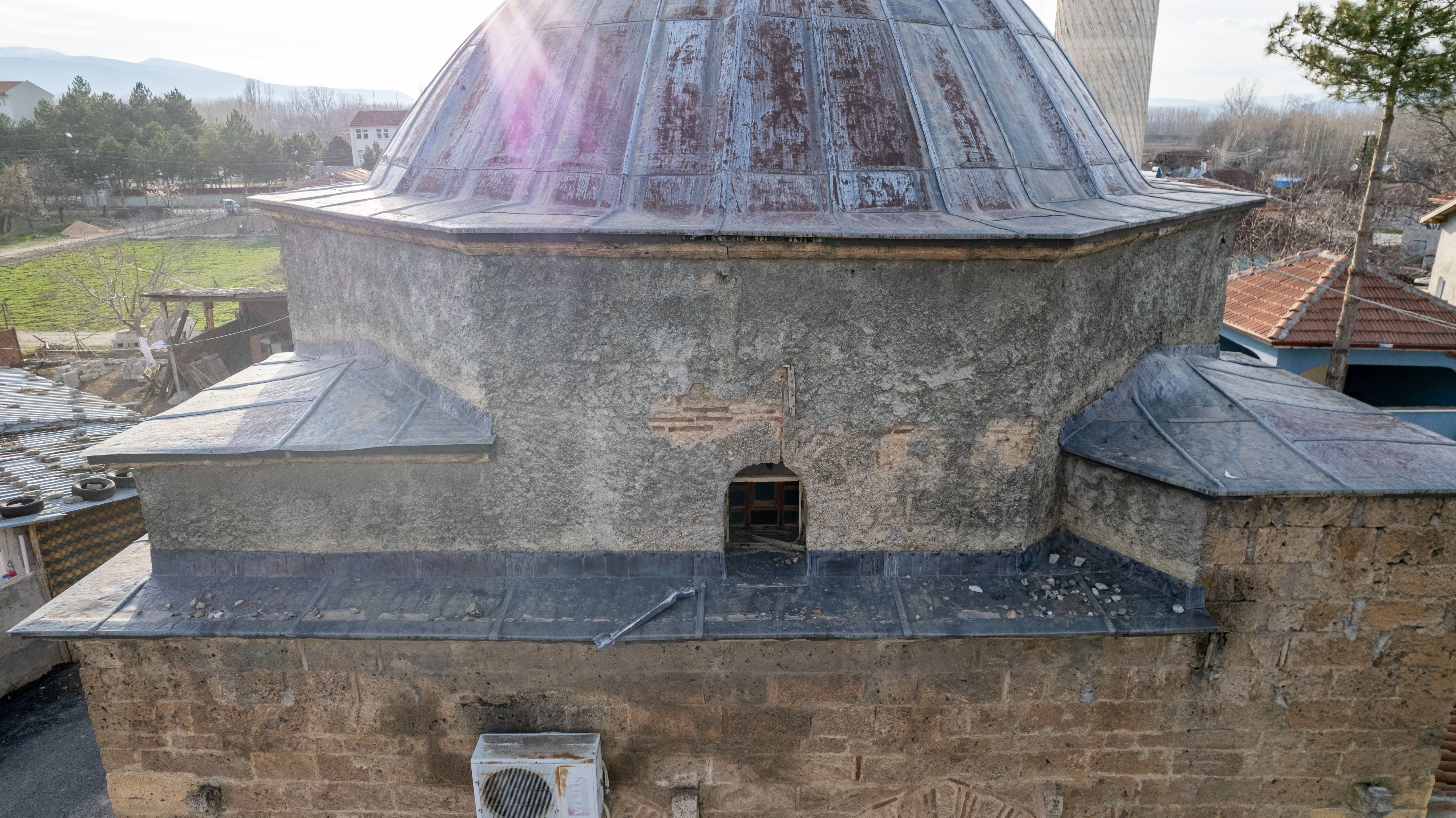 5 asırlık camiye yapılan vandallık tepki çekti! Tokat'taki Sinanpaşa Cami sahip çıkılmayı bekliyor - 2. Resim