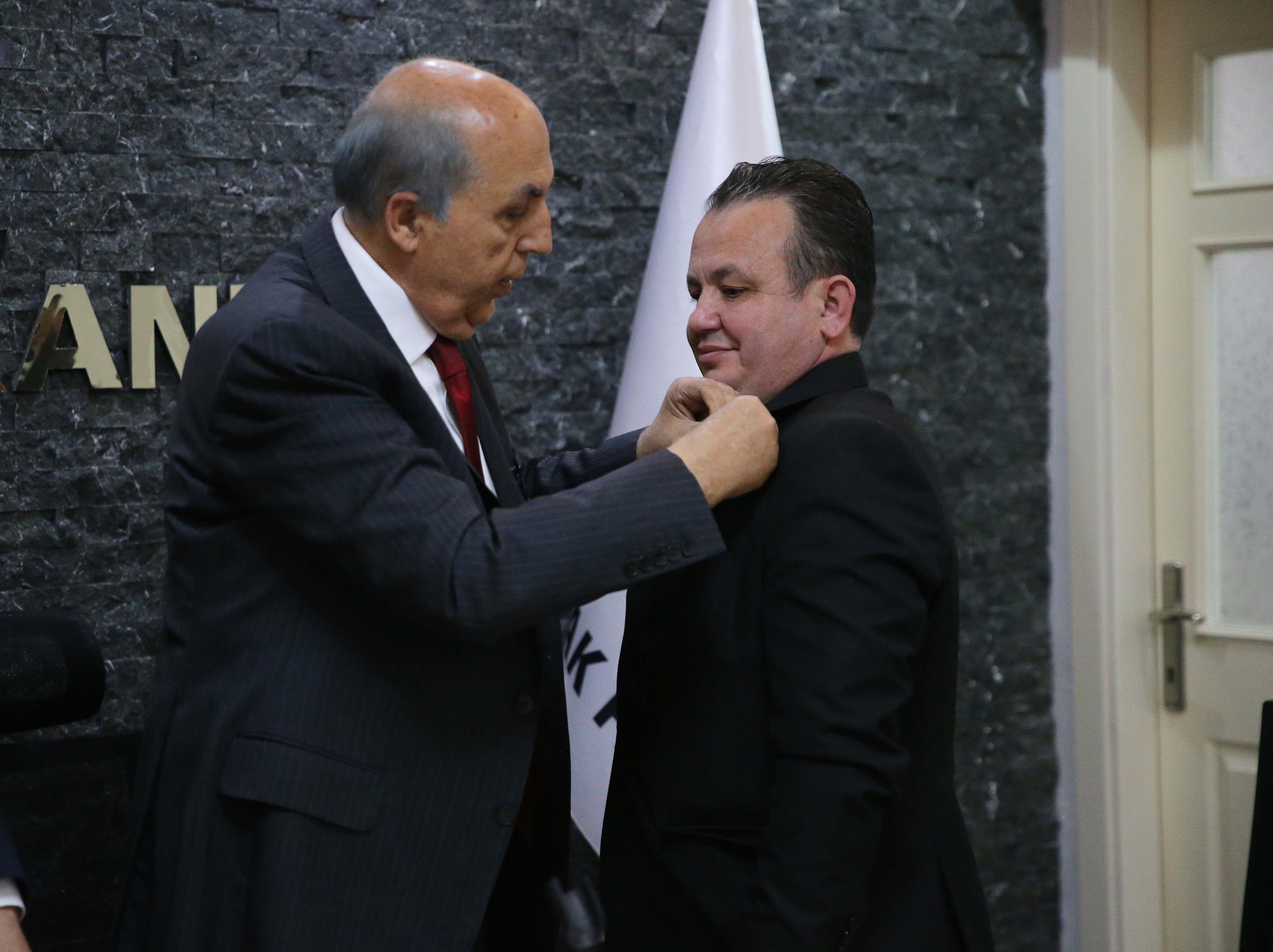 Aday belirleme sürecine isyan etmişti: DEVA Parti'sinden istifa eden isim AK Parti'ye katıldı - 1. Resim