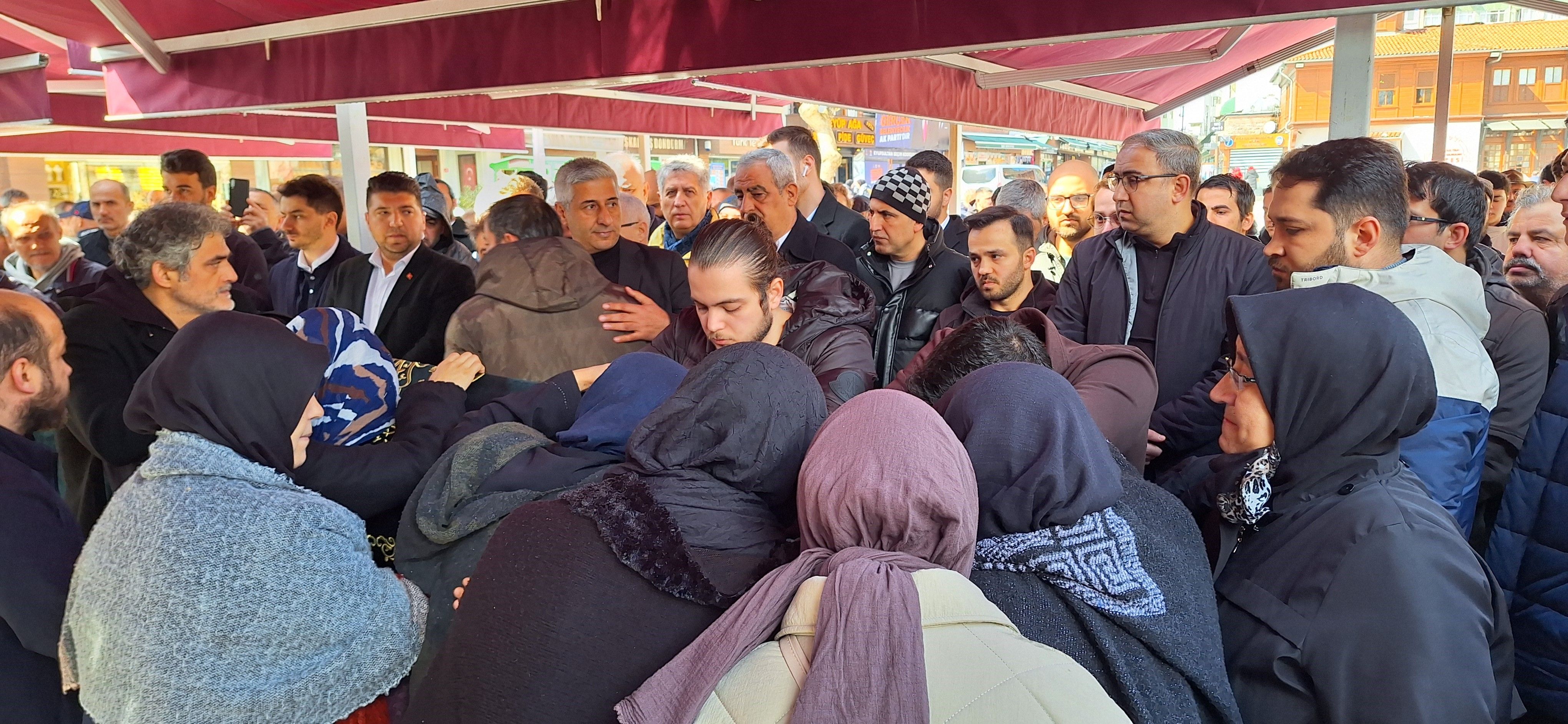 Bakırköy'deki katliam gibi kazada hayatını kaybeden aileye son görev - 4. Resim