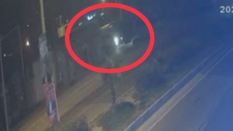 Bir kişinin öldüğü otomobil kanala böyle düşmüş! O anlar kamerada - 1. Resim