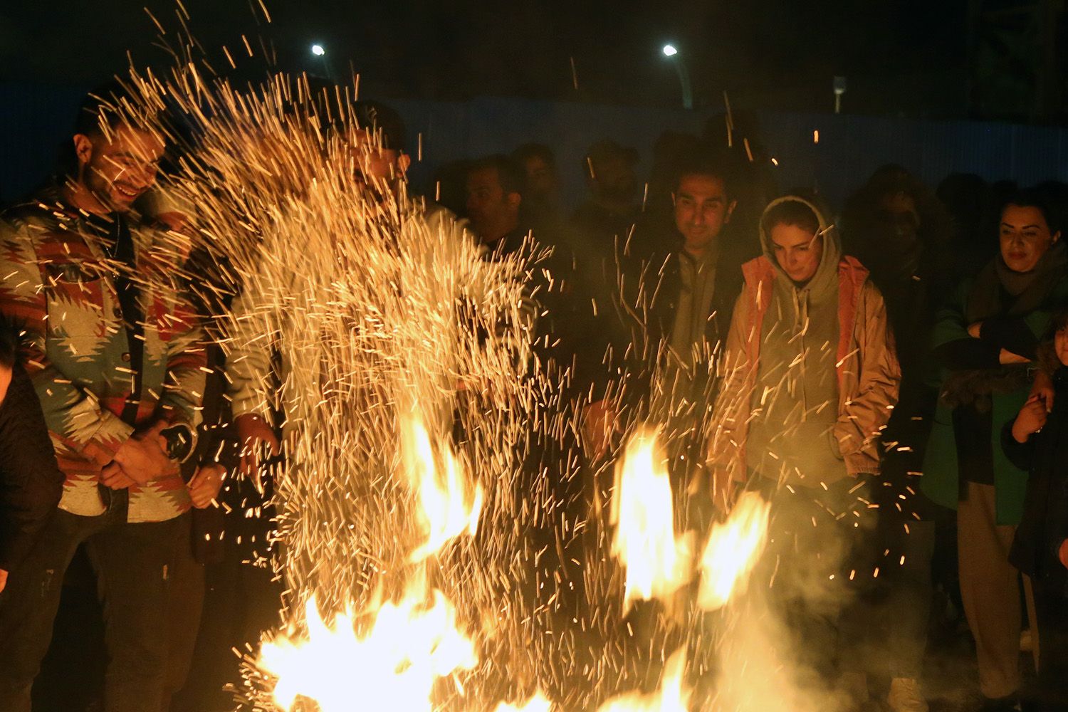 İran'daki kutlamalarda 14 kişi öldü, 2 bin 100 kişi yaralandı! - 6. Resim