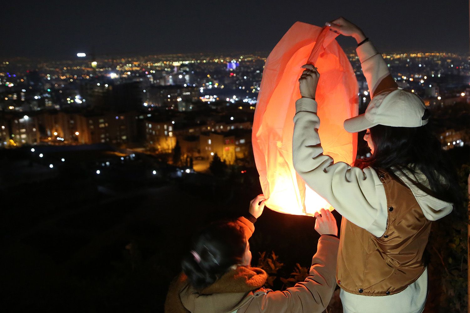 İran'daki kutlamalarda 14 kişi öldü, 2 bin 100 kişi yaralandı! - 3. Resim