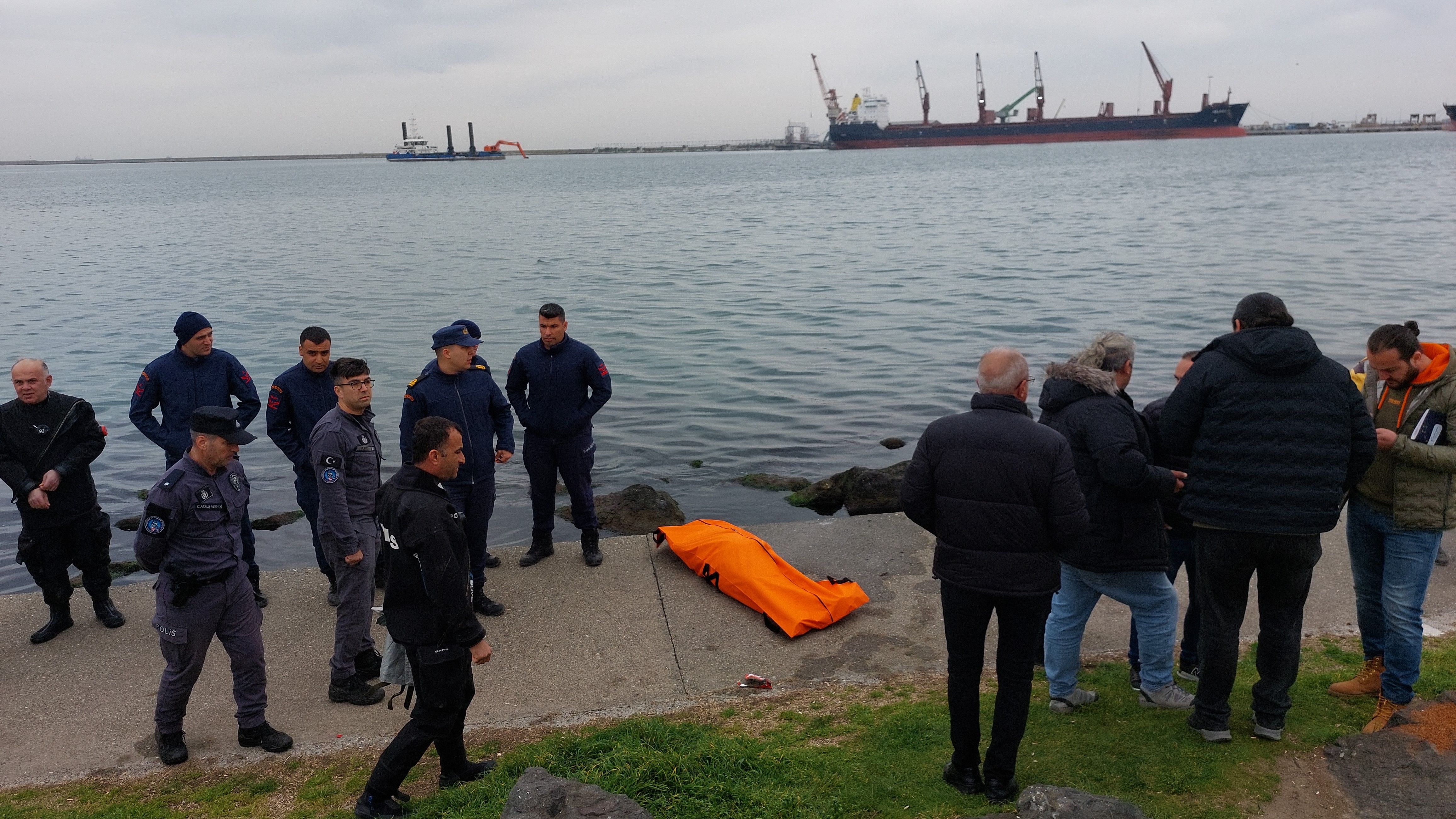 Samsun'da şüpheli kadın ölümü: Cansız bedeni denizden çıktı Samsun'da şüpheli kadın ölümü: Cansız bedeni denizden çıktı - 1. Resim