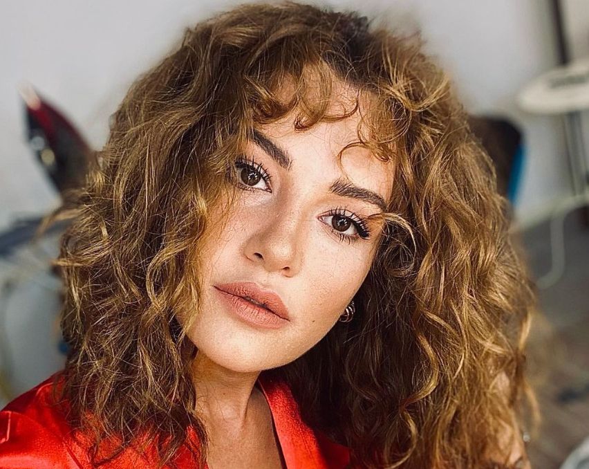 Sandık Kokusu'nun Hande karakterini Ece İrtem oynuyor - 1. Resim