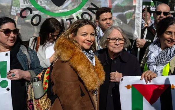 Yürüyüşe de katılmıştı! Ünlü şarkıcı Gazze'ye destek verdiği için tehdit edildiğini açıkladı - 1. Resim