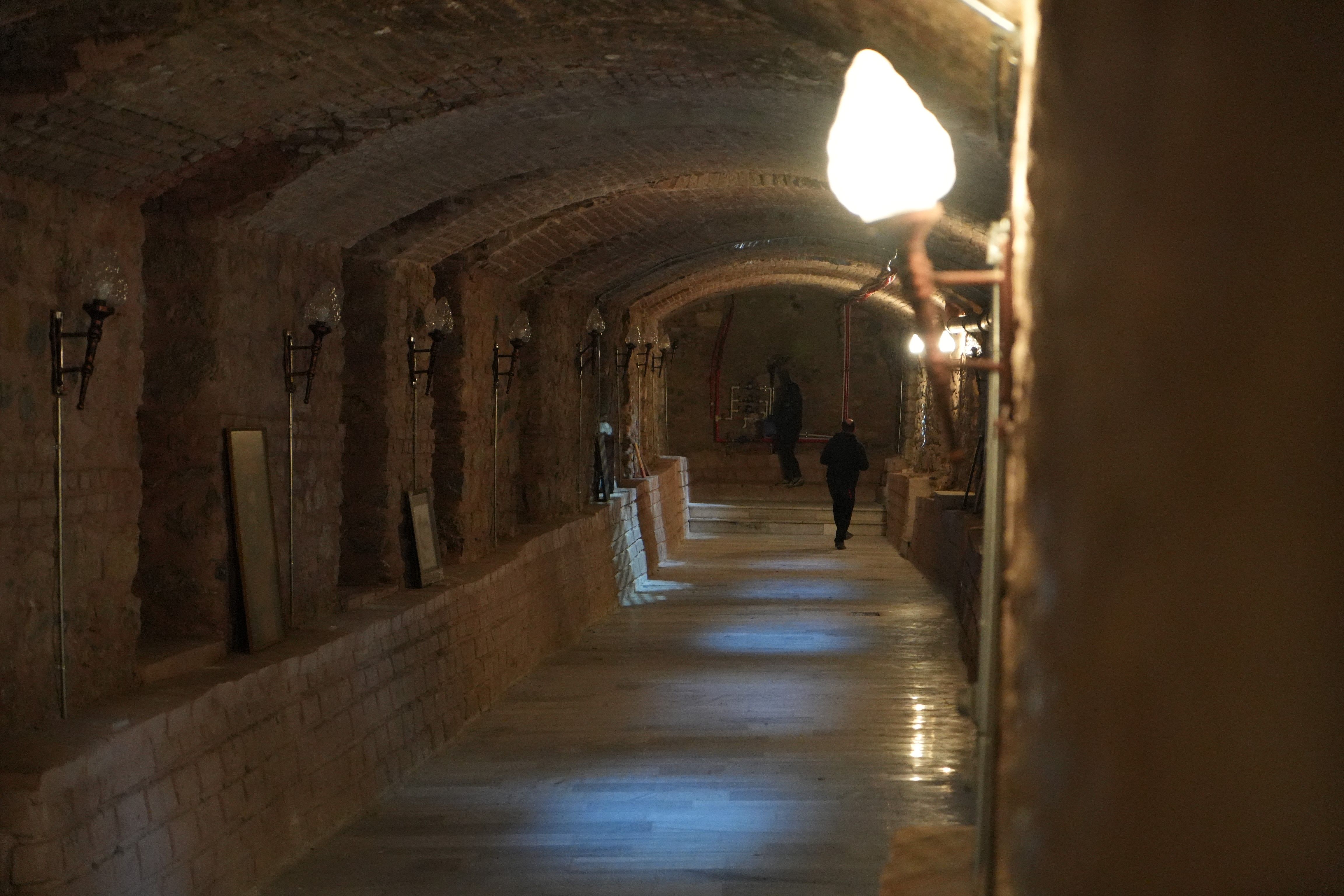 Beyoğlu'nda keşfedilen 130 yıllık gizli tünel! Rumeli Han geçidi ziyaretçilerin uğrak noktası oldu Beyoğlu'nda keşfedilen 130 yıllık gizli tünel! Rumeli Han geçidi ziyaretçilerin uğrak noktası oldu - 2. Resim