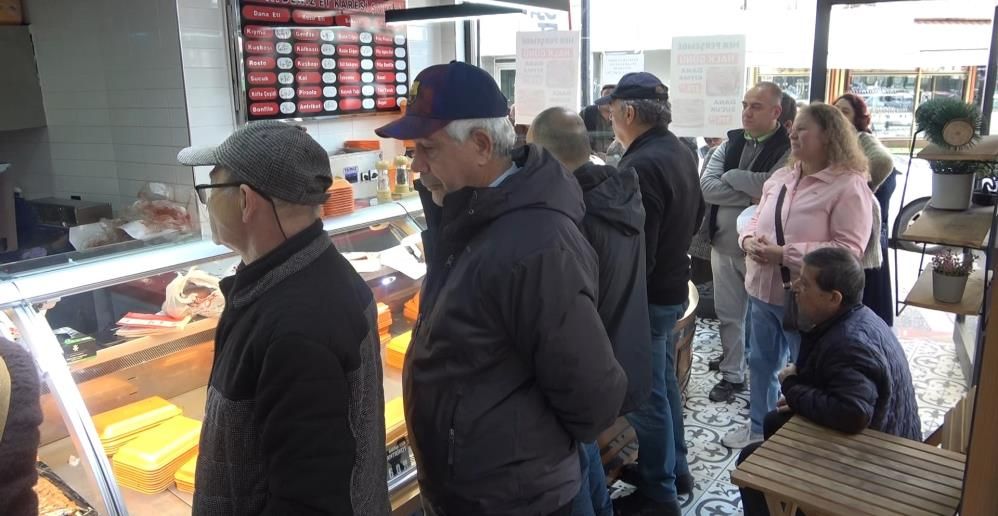 Fiyatı duyan oraya koştu! Ucuz et kuyruğu - 1. Resim