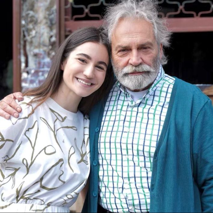 İnci Taneleri dizisinde Hatice karakterini 22 yaşındaki Kayra Sır canlandırıyor İnci Taneleri dizisinde Hatice karakterini 22 yaşındaki Kayra Sır canlandırıyor - 1. Resim