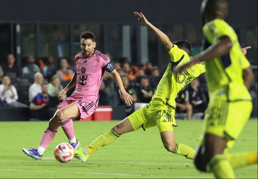 Lionel Messi yine bildiğiniz gibi! Resital sunmasına sadece 23 dakika yetti takımına maçı getirdi - 1. Resim