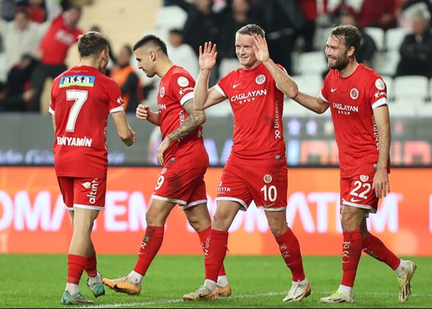 Sadece 2 takım çift haneleri gördü! İşte bu sezon Süper Lig'de en çok penaltı kazanan takımlar - 2. Resim