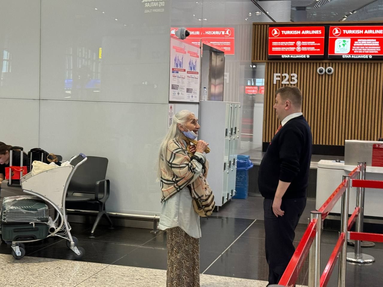 Terminal filmi hikaye! İstanbul Havalimanı'nda bir aydır yaşayan akademisyen ayrıldı - 2. Resim