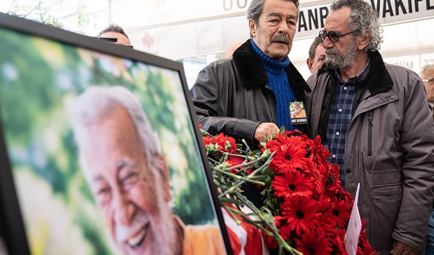 Yeşilçam’ın usta yapımcısı Arif Keskiner’e veda: Tabutunu dostları omuzlarda taşıdı - 5. Resim