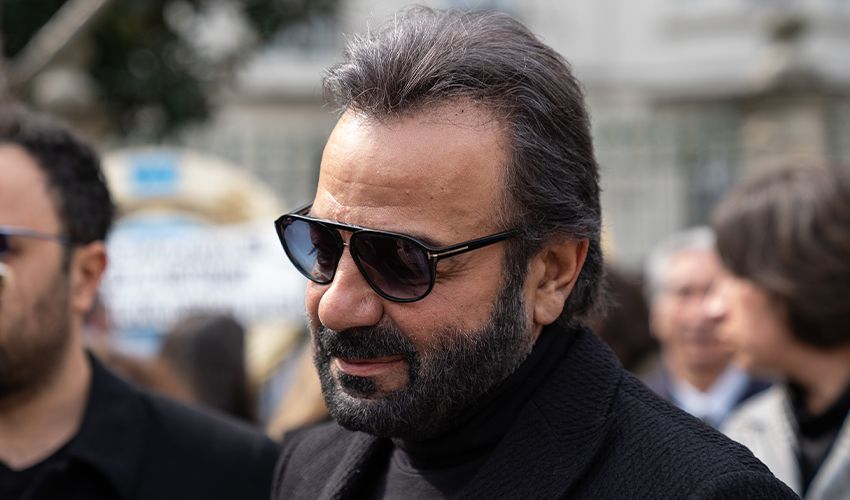 Yeşilçam’ın usta yapımcısı Arif Keskiner’e veda: Tabutunu dostları omuzlarda taşıdı - 2. Resim