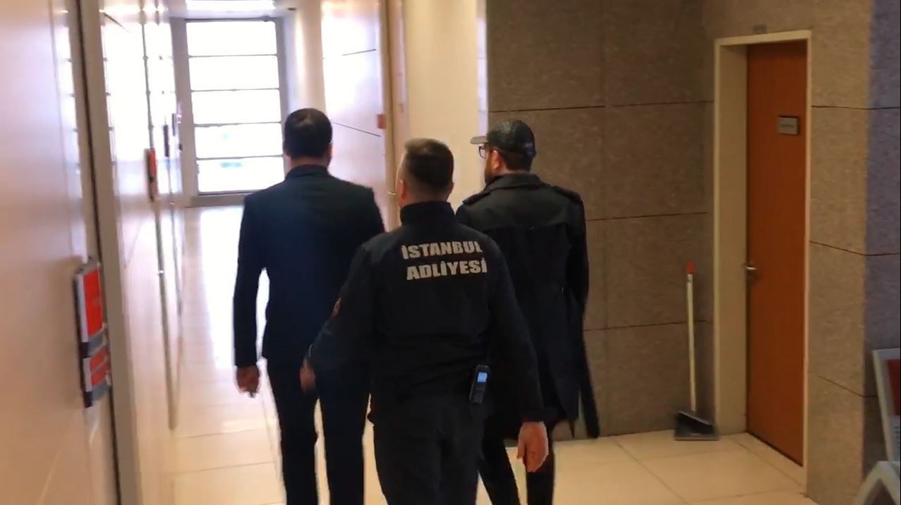Eylem Tok davasında gözlerin çevrildiği Bülent Cihantimur'dan ilk açıklama: Oğlumun hesap vermesi için elimden geleni yapacağım ABD'de görüntülenmişlerdi! Eylem Tok davasında gözlerin çevrildiği baba Bülent Cihantimur adliyede - 1. Resim