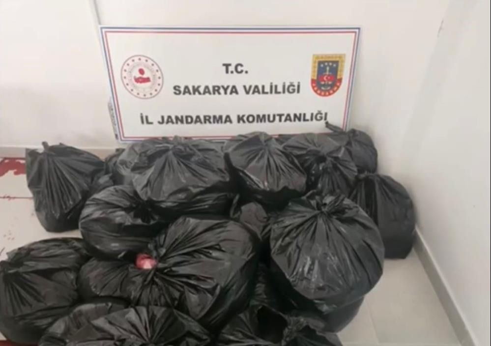 Adana'da kestikleri at etini İstanbul'a götürürken yakalandılar! Sucuk yapıp millete yedireceklerdi... Adana'da kestikleri at etini İstanbul'a götürürken yakalandılar! Sucuk yapıp millete yedireceklerdi... - 1. Resim