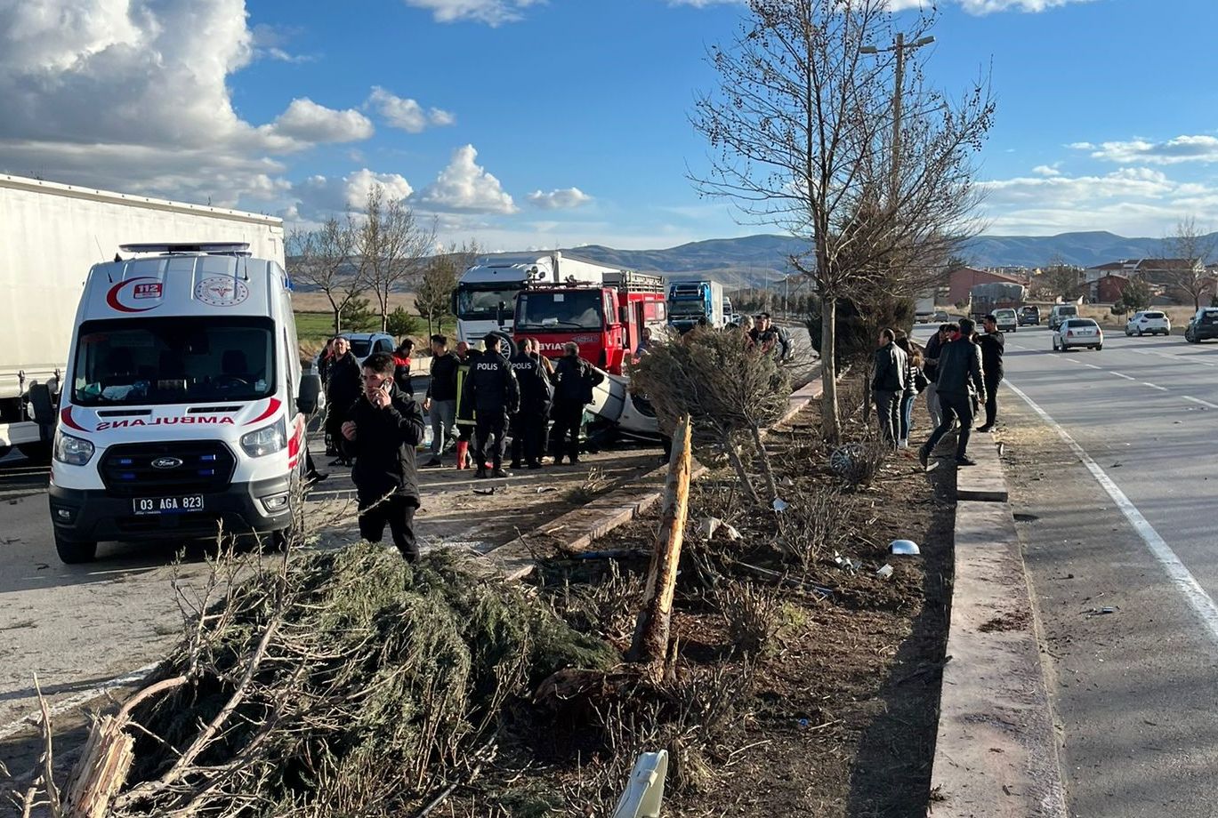 Ağaca çarpıp takla attı! Sürücü feci şekilde can verdi - 1. Resim