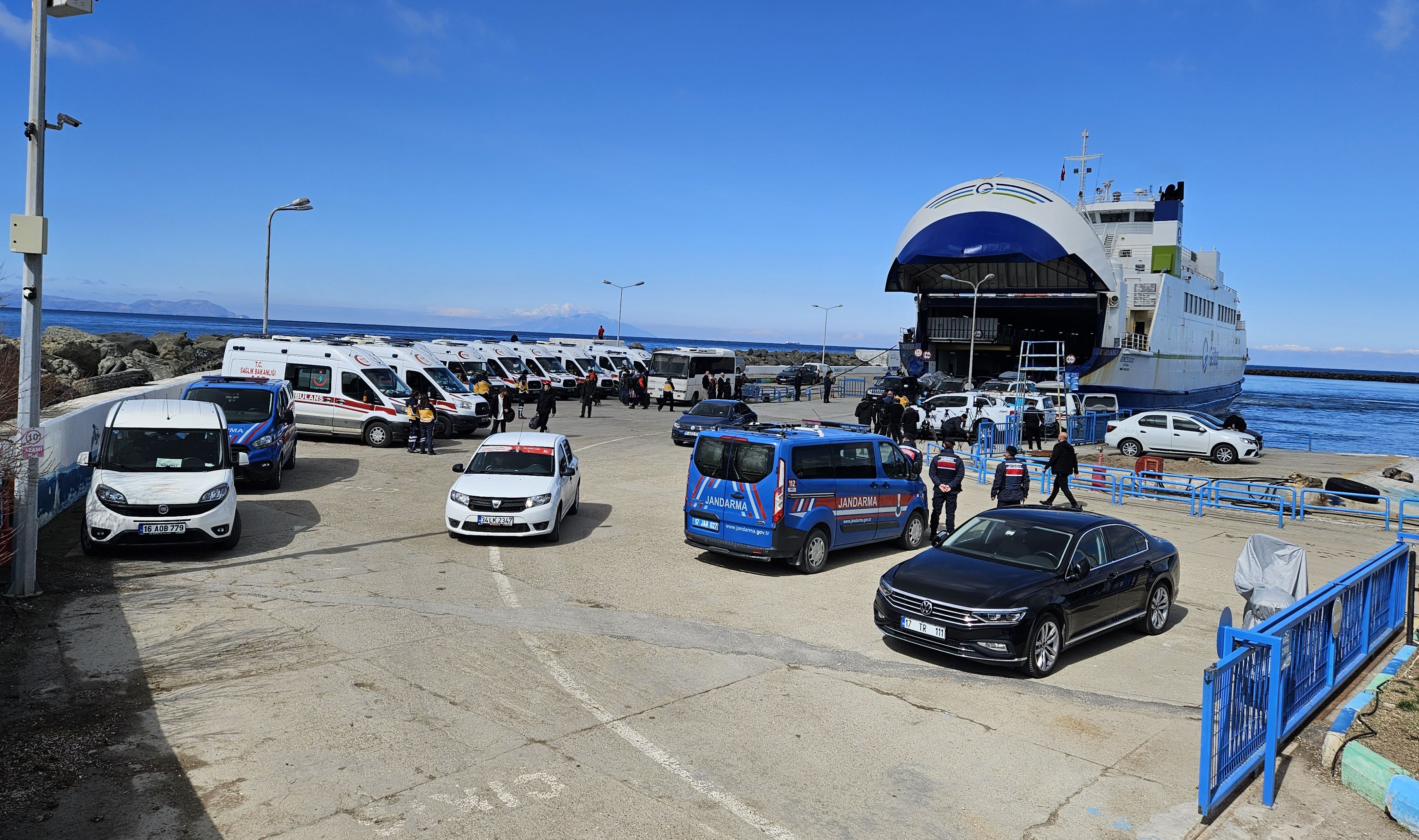 Çanakkale açıklarında mültecileri taşıyan bot battı! 4'ü bebek 16 ölü - 1. Resim