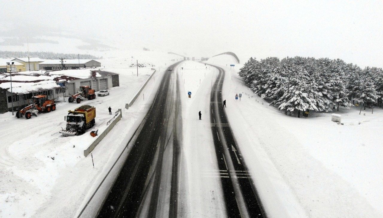 Erzincan'da eğitime kar engeli! Refahiye'de okullar bir günlüğüne tatil edildi Erzincan'da eğitime kar engeli! Refahiye'de okullar bir günlüğüne tatil edildi - 5. Resim