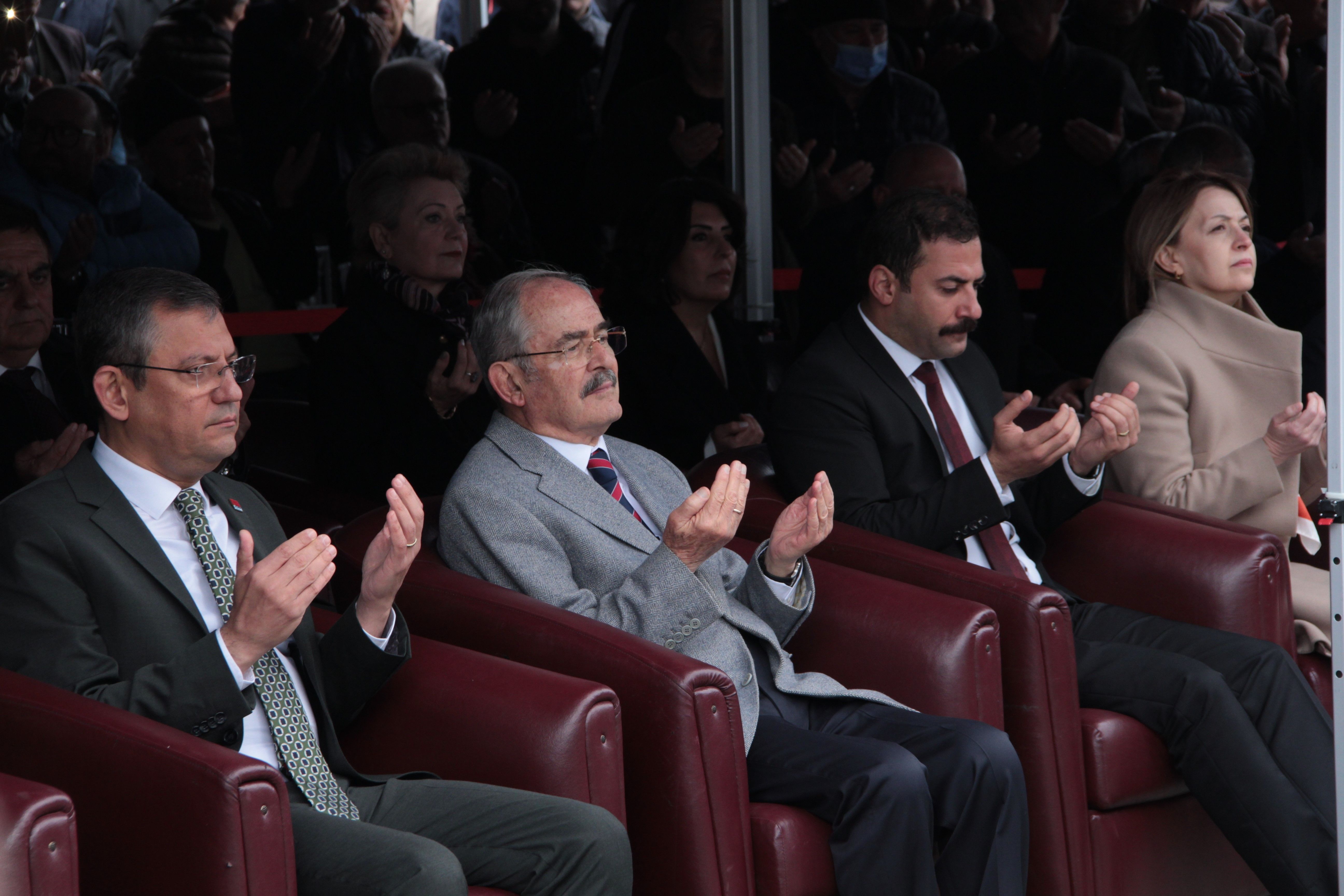 Özgür Özel, Eskişehir'in nüfusunu 80 bin yaptı Özgür Özel, Eskişehir'in nüfusunu 80 bin yaptı - 1. Resim