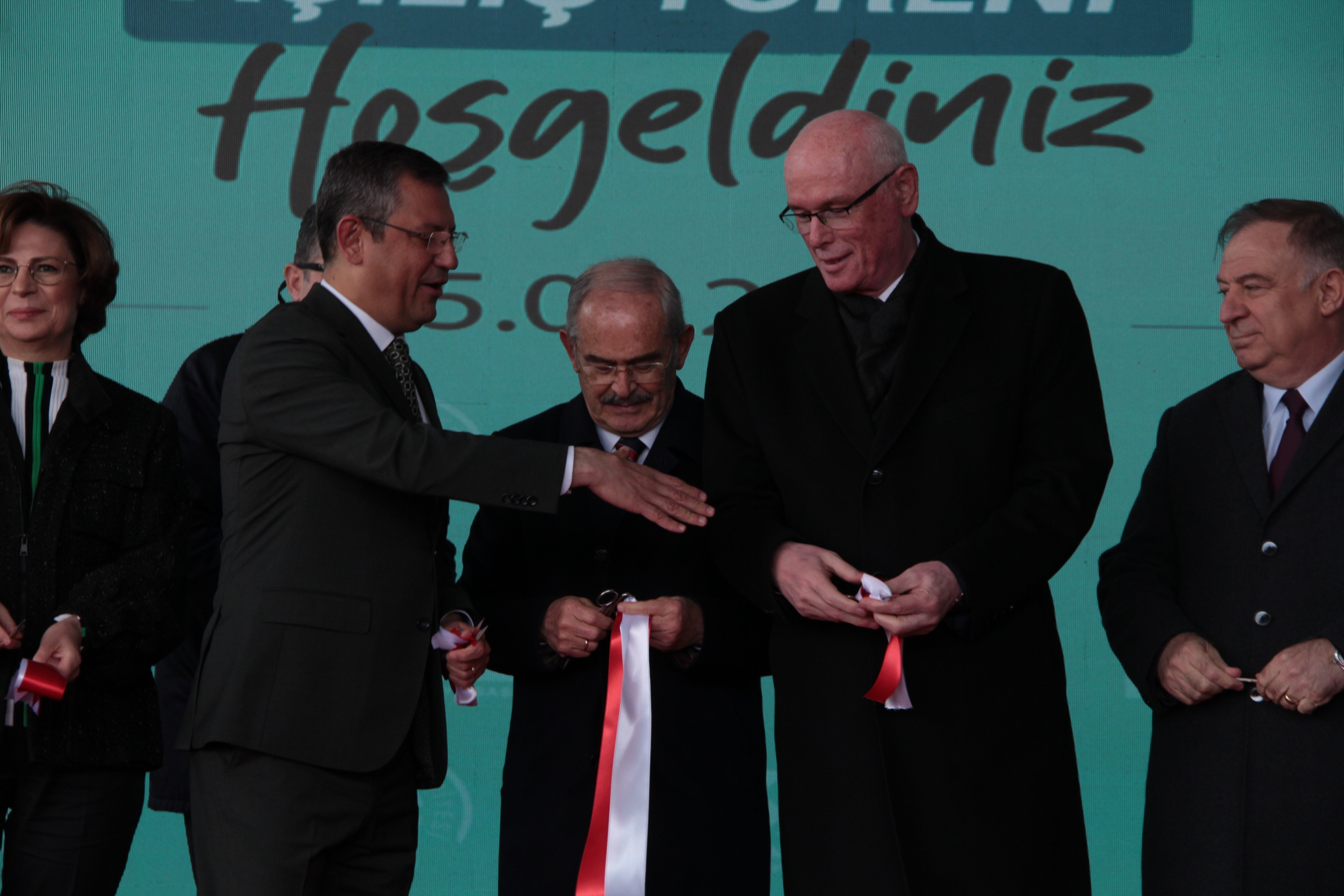 Özgür Özel, Eskişehir'in nüfusunu 80 bin yaptı Özgür Özel, Eskişehir'in nüfusunu 80 bin yaptı - 3. Resim